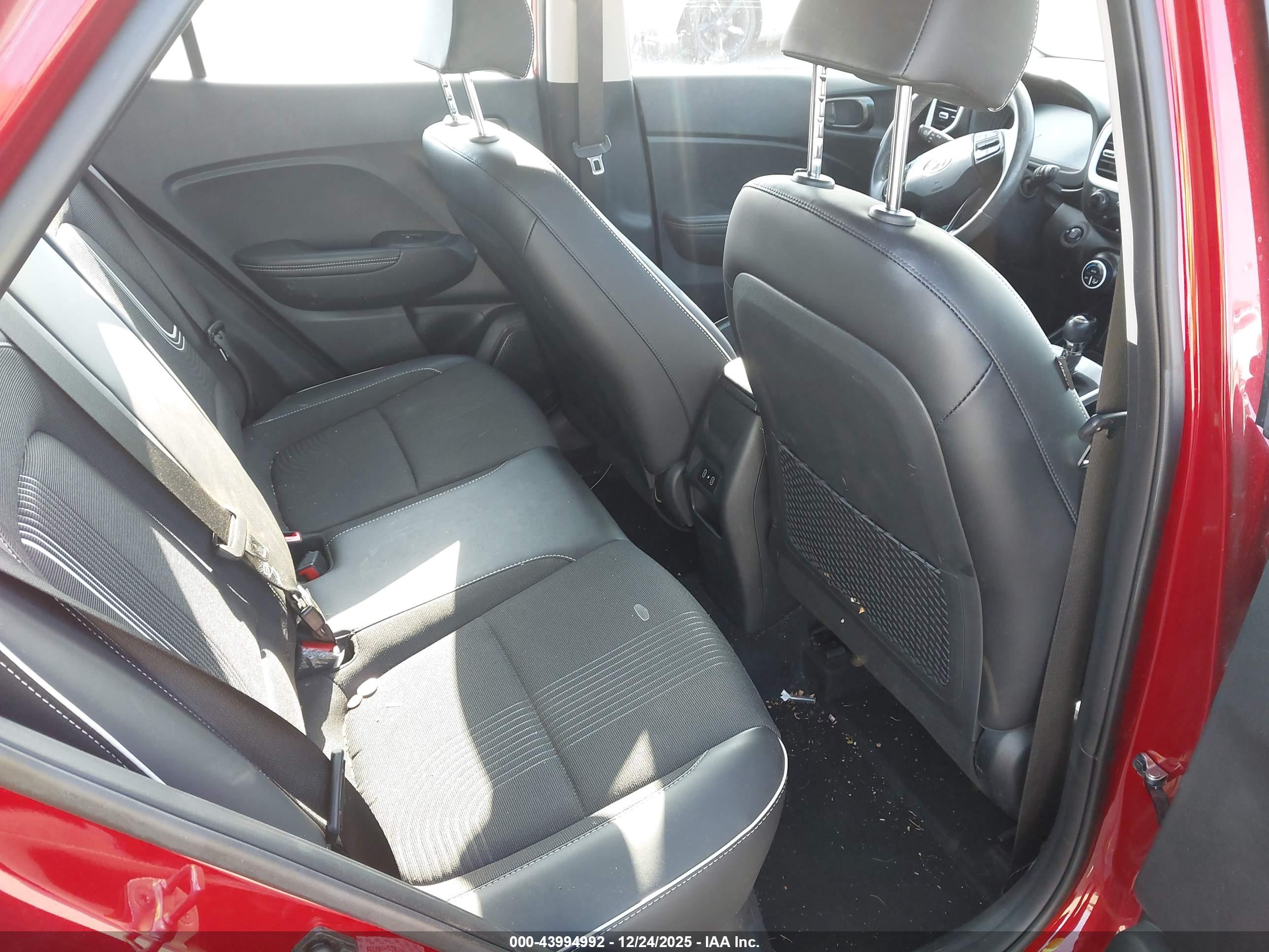 HYUNDAI VENUE image 8