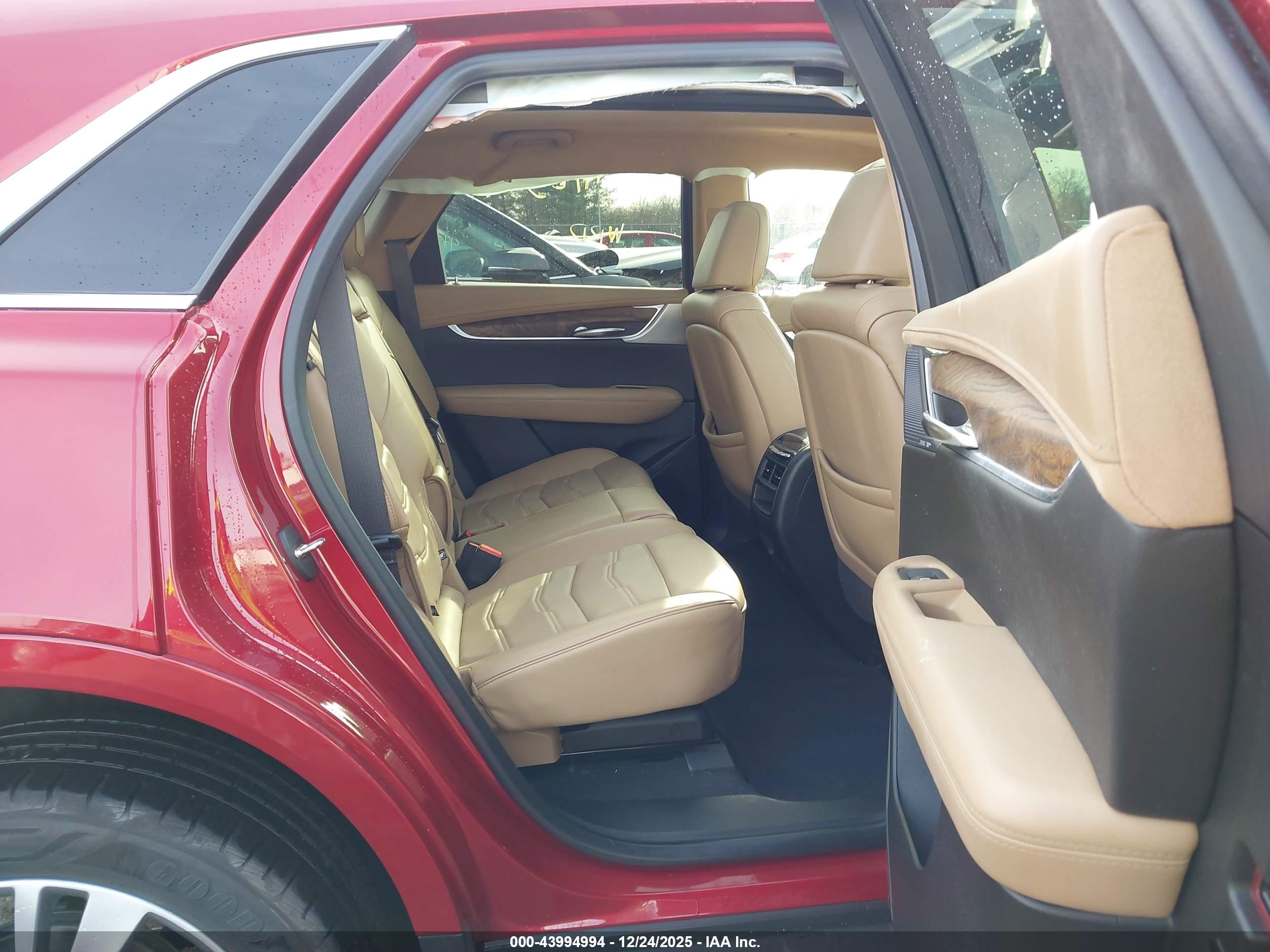 CADILLAC XT5 image 8