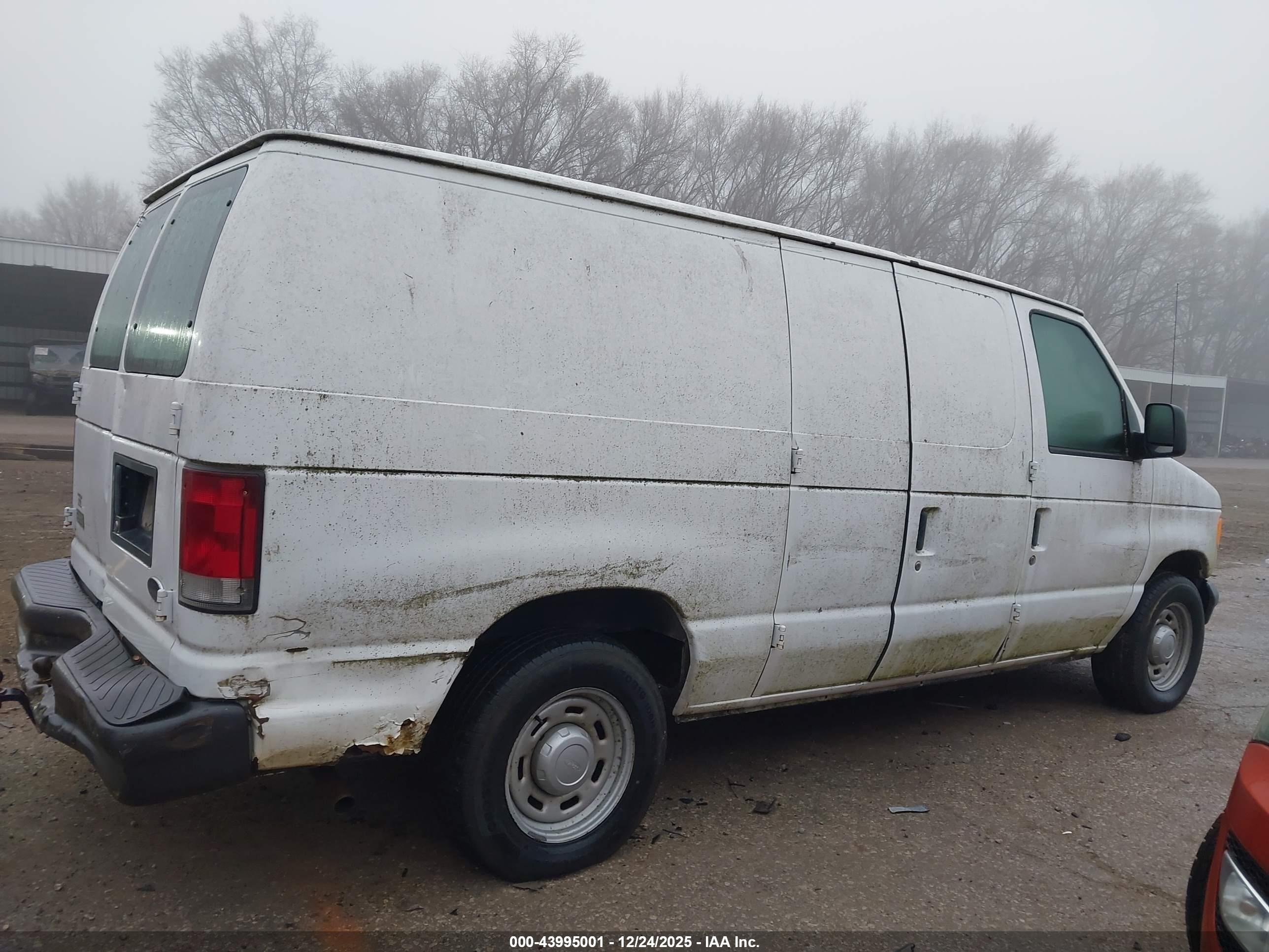 FORD E-150 image 4