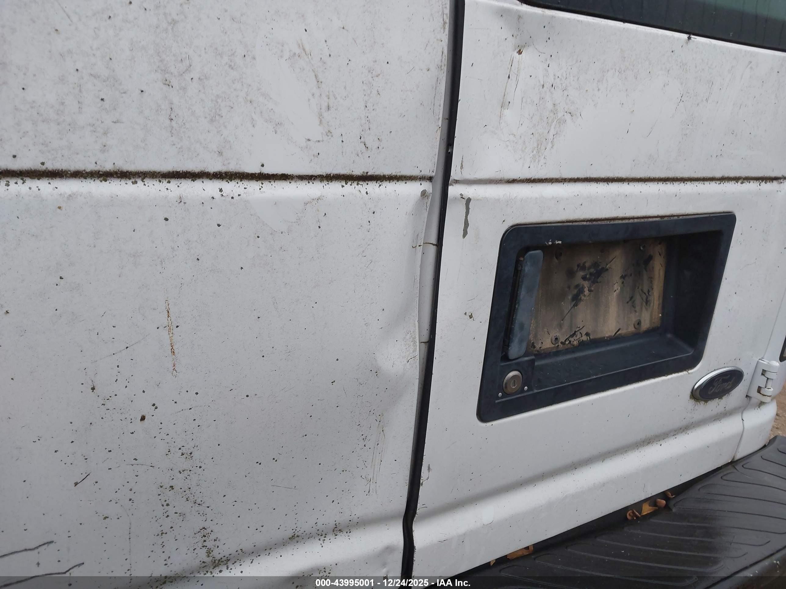 FORD E-150 image 6