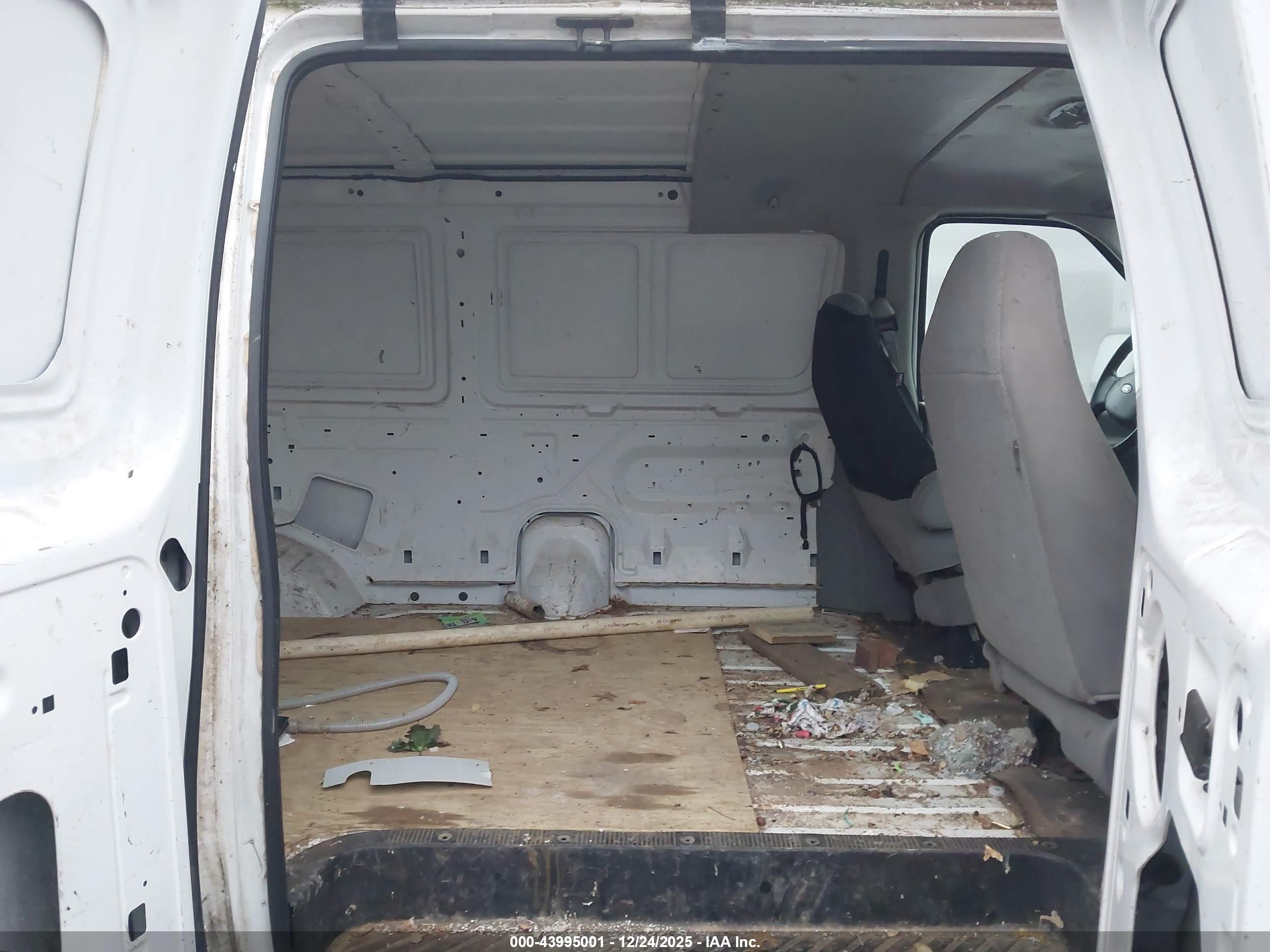 FORD E-150 image 8