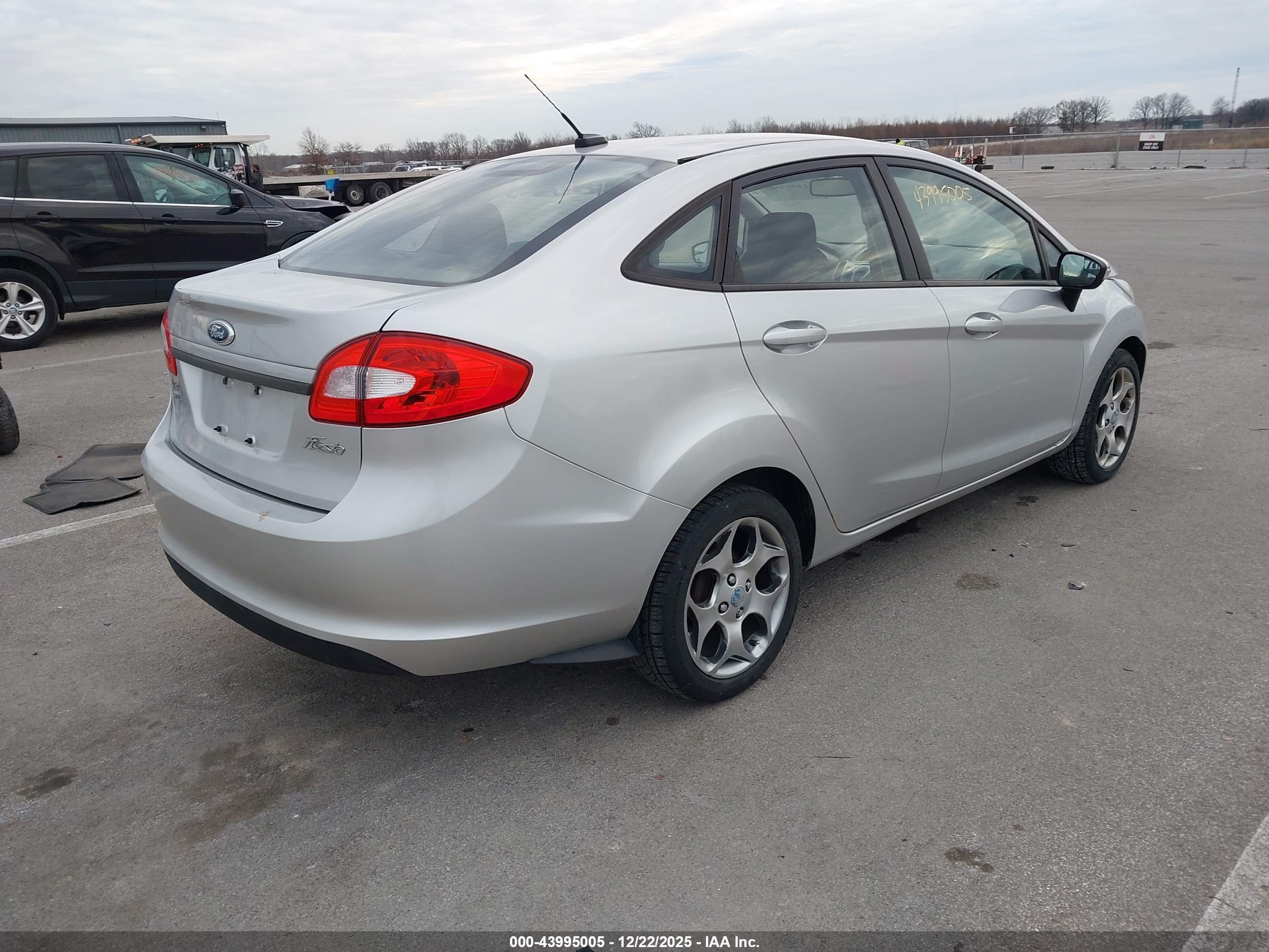 FORD FIESTA image 4