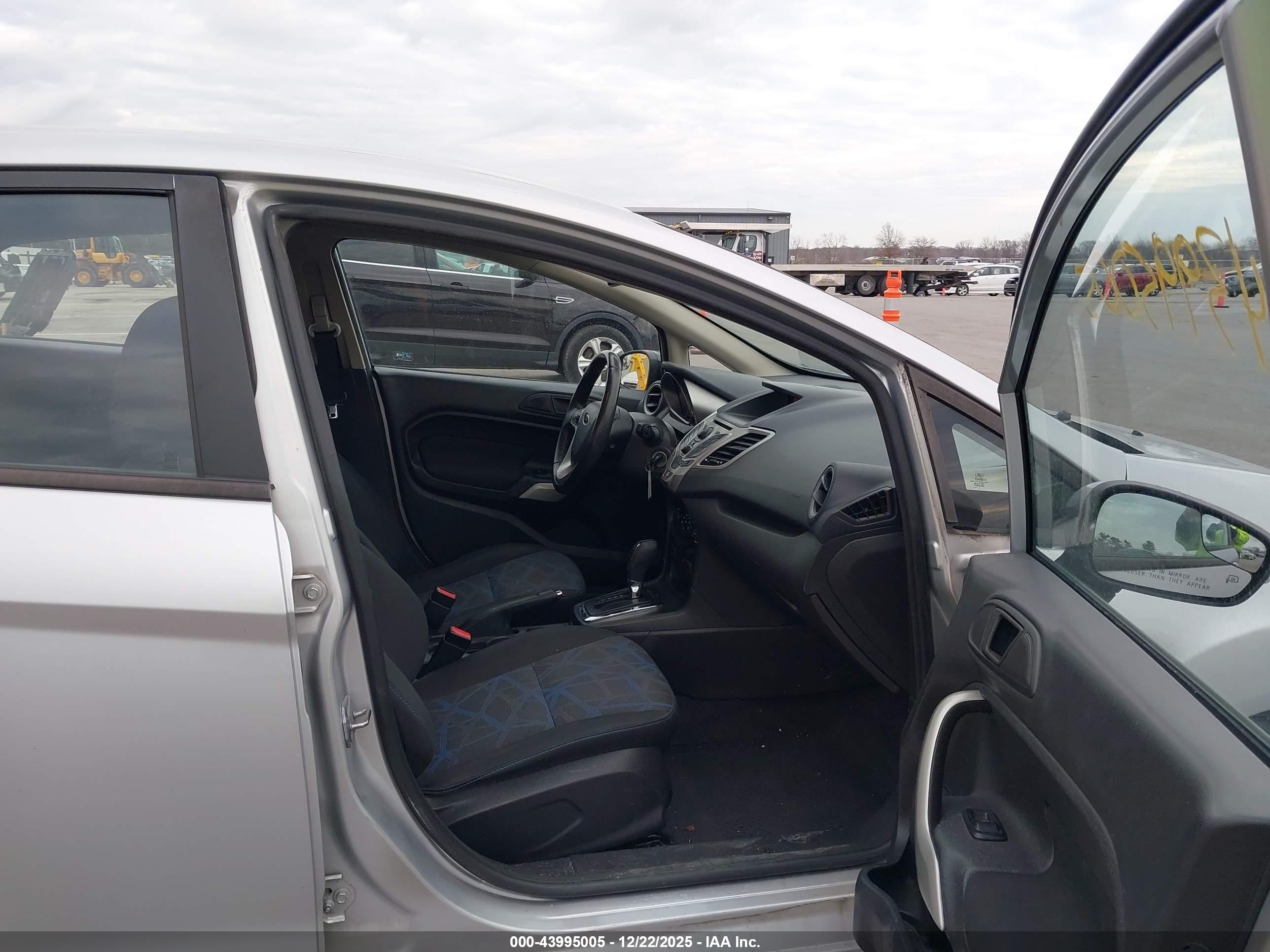 FORD FIESTA image 5
