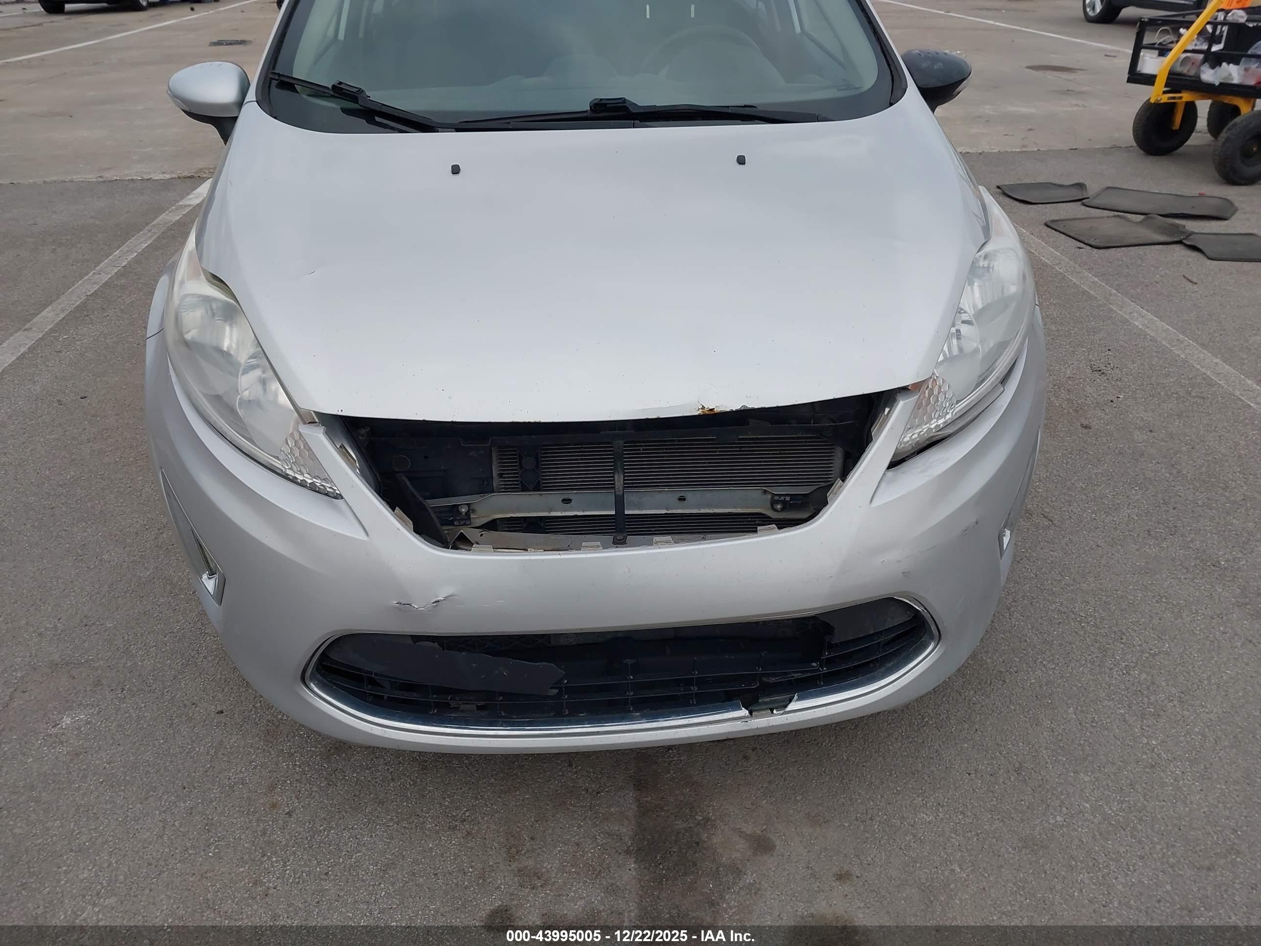 FORD FIESTA image 6