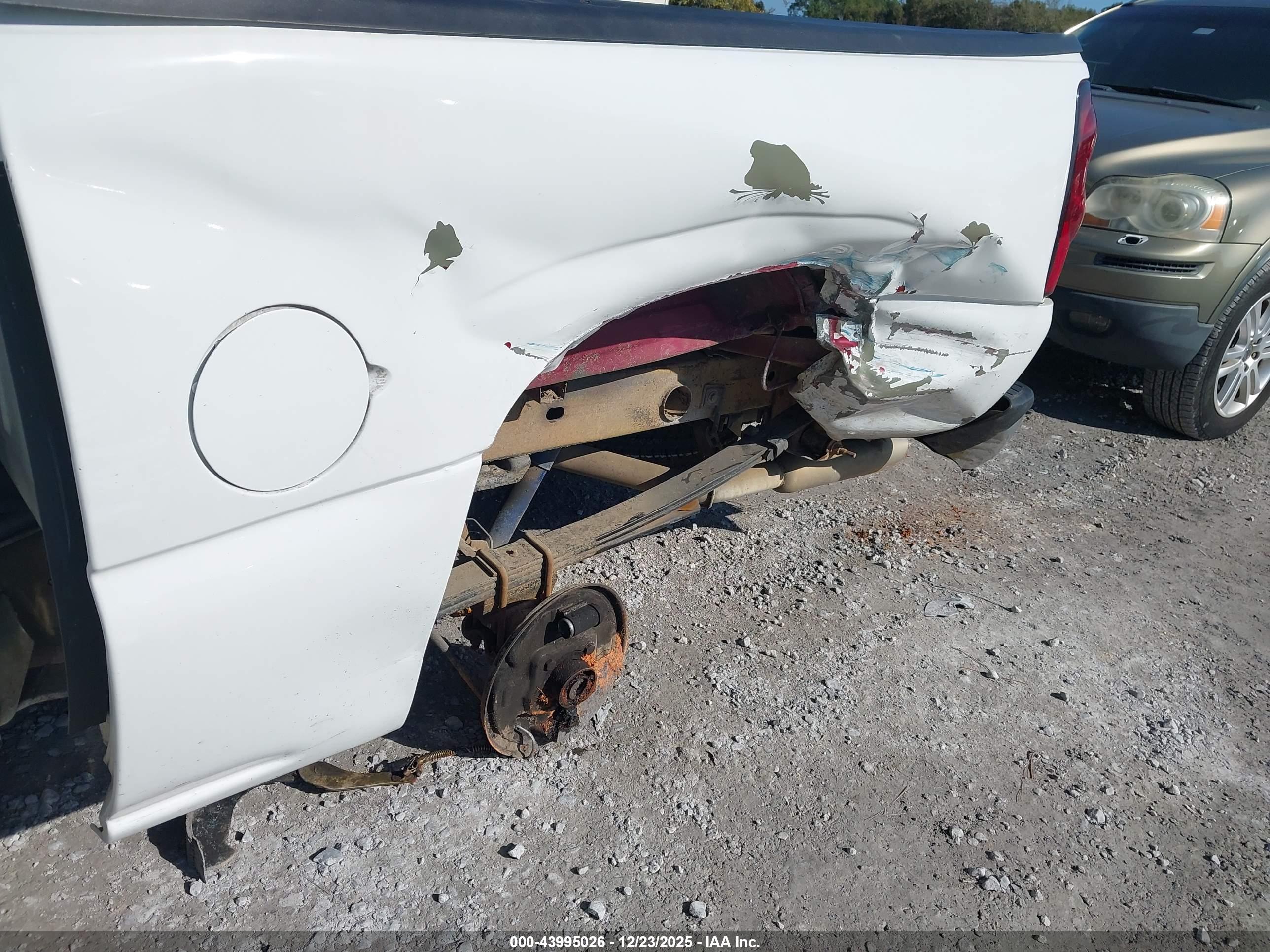 CHEVROLET SILVERADO image 6