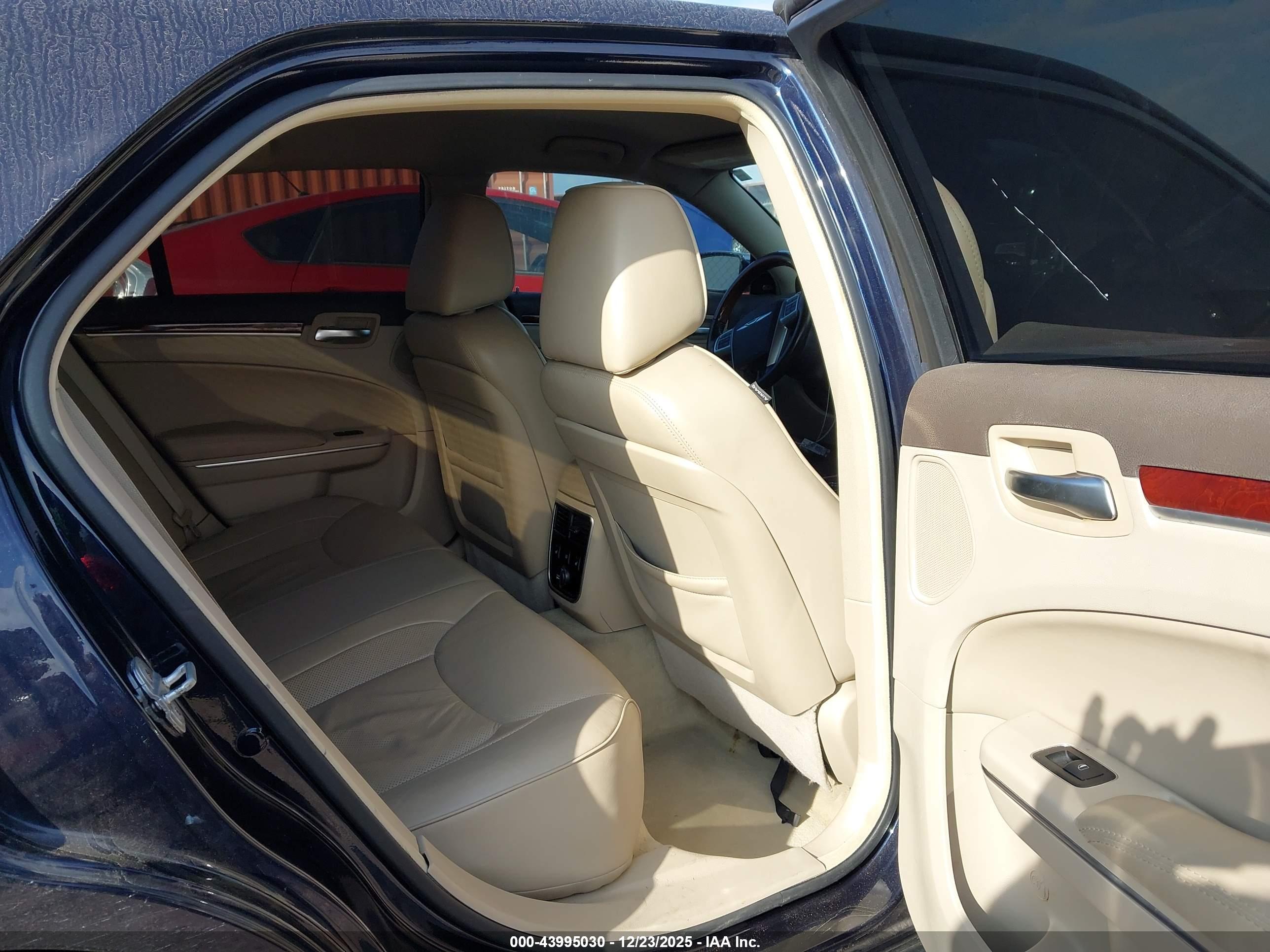 CHRYSLER 300C image 8
