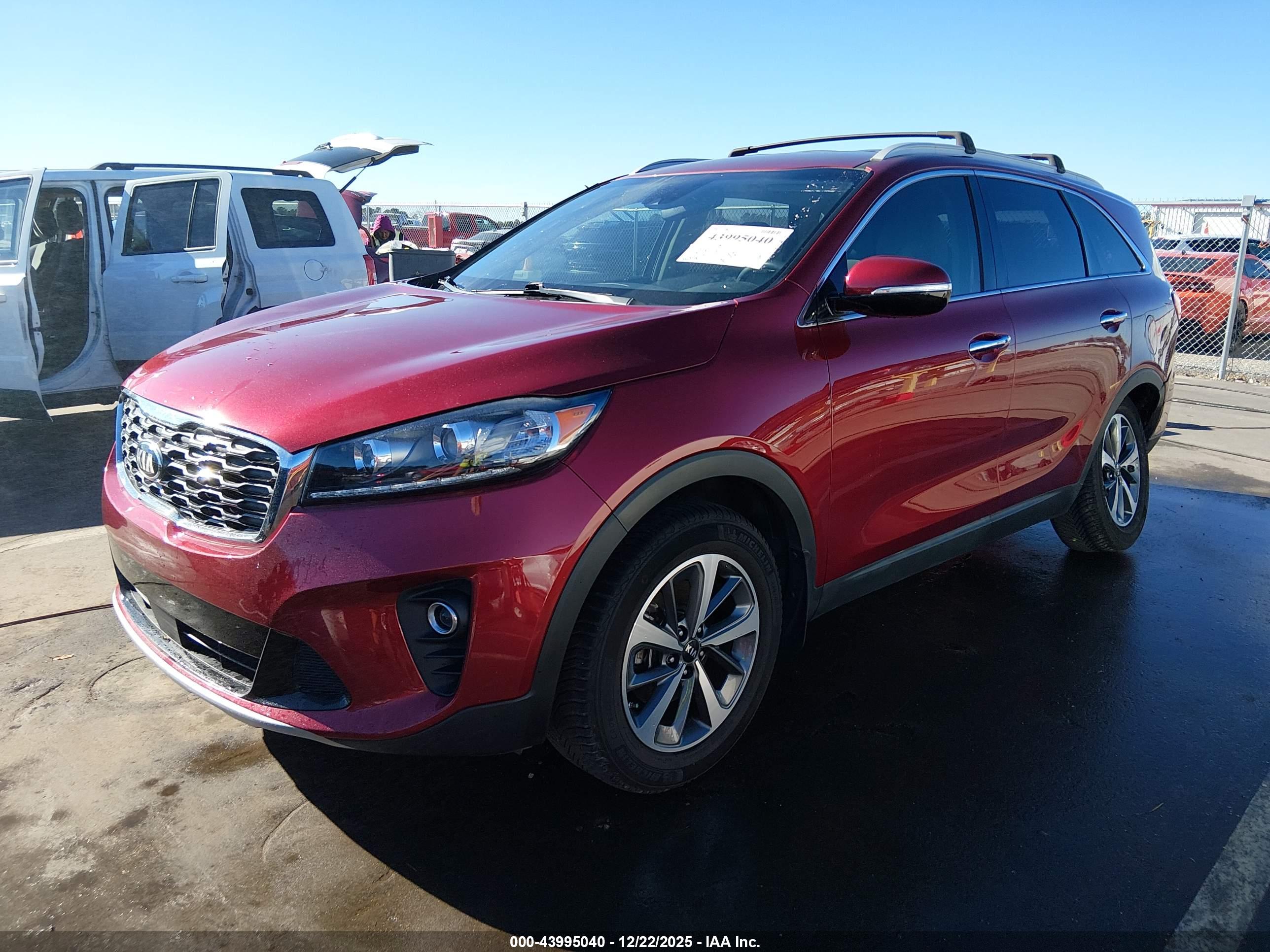 KIA SORENTO image 2