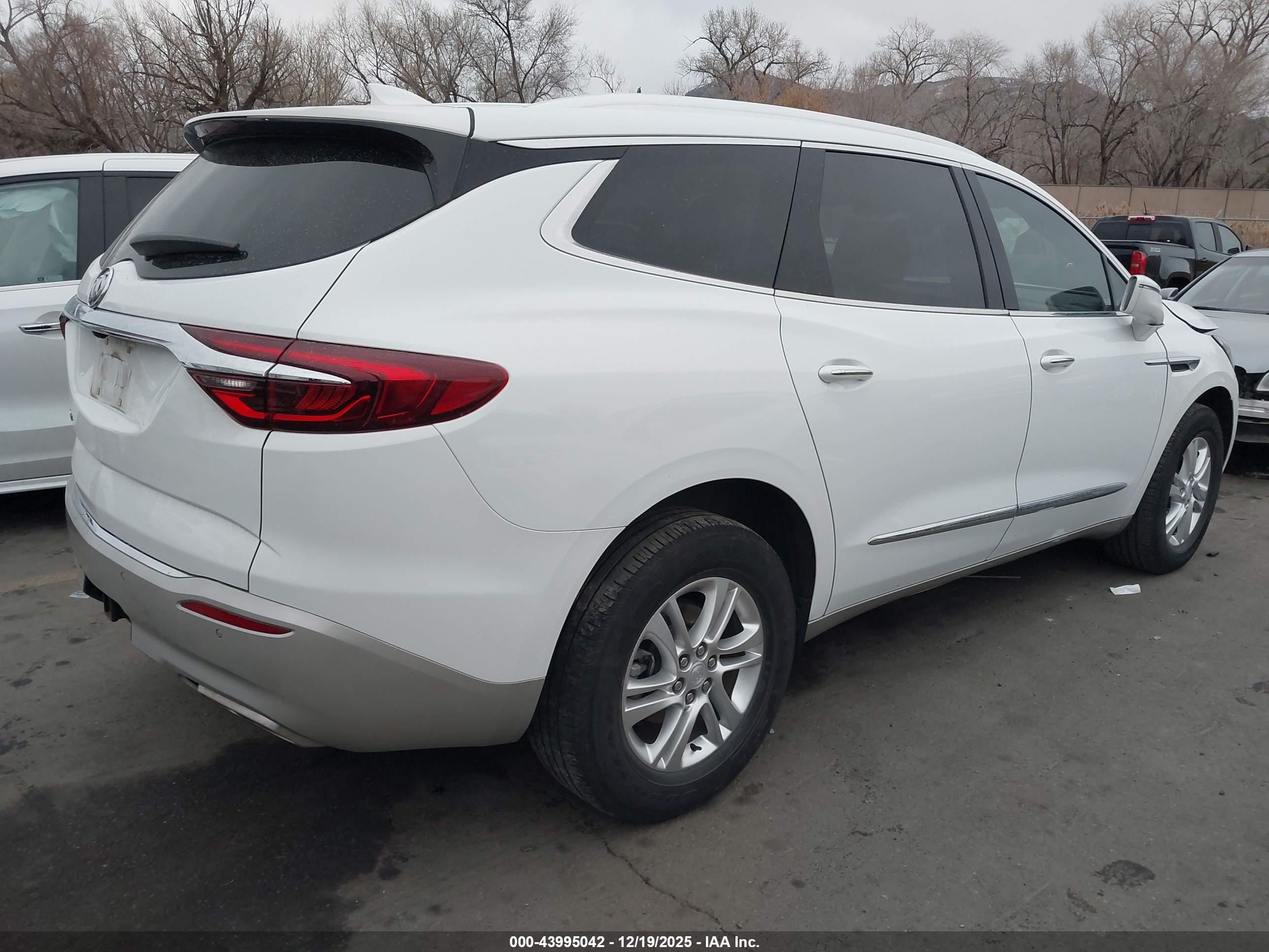 BUICK ENCLAVE image 4