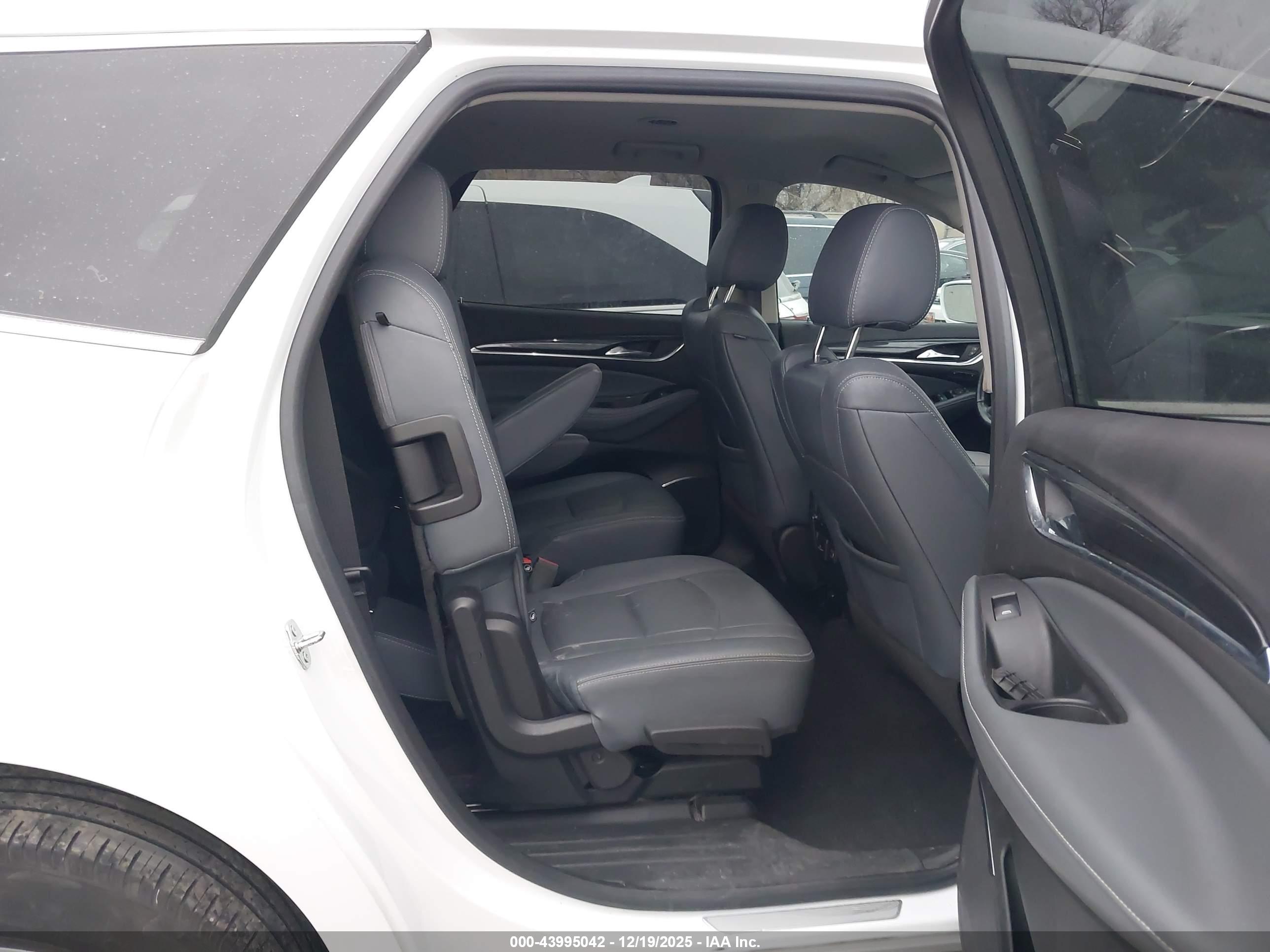 BUICK ENCLAVE image 8