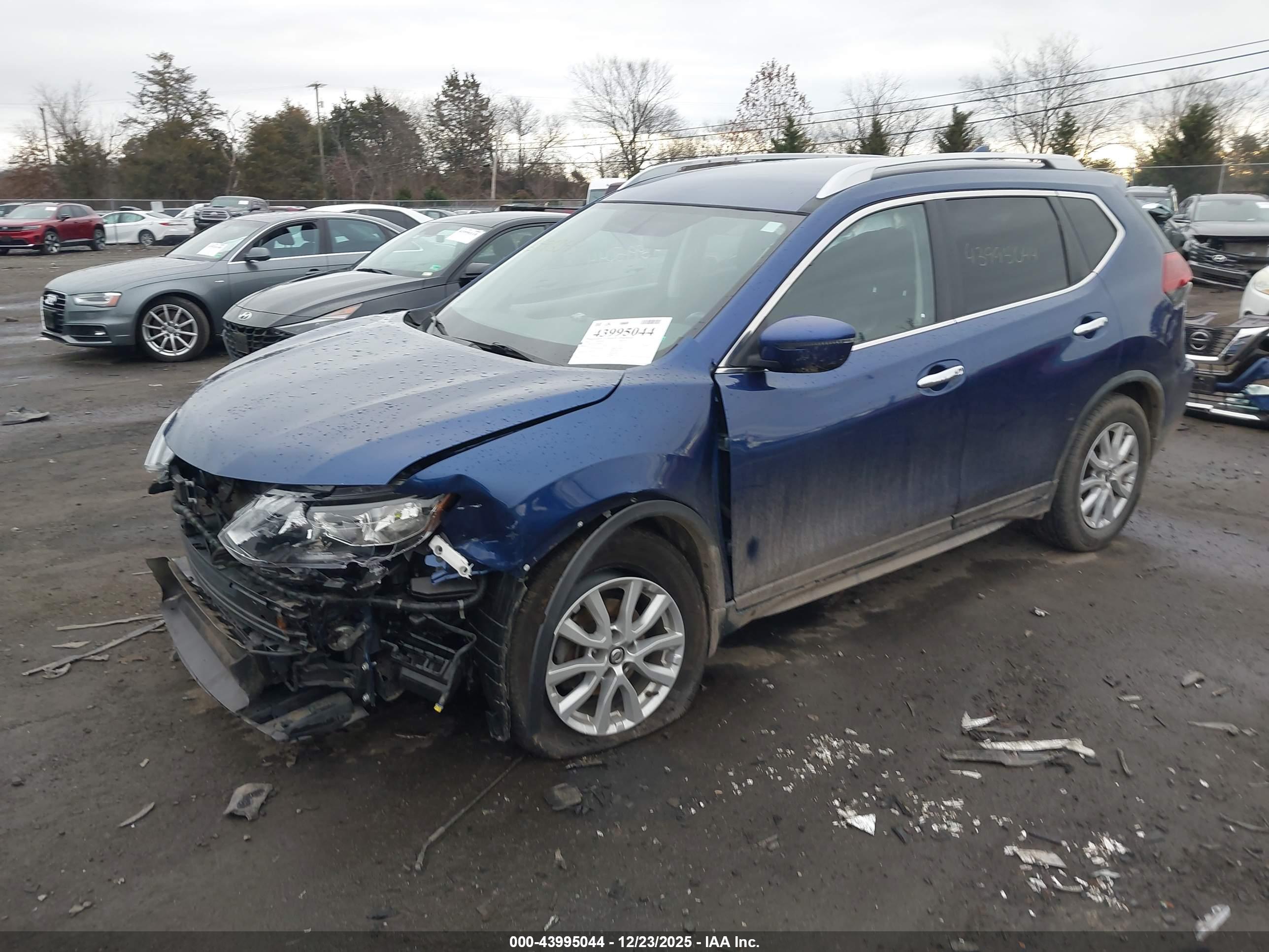 NISSAN ROGUE image 2