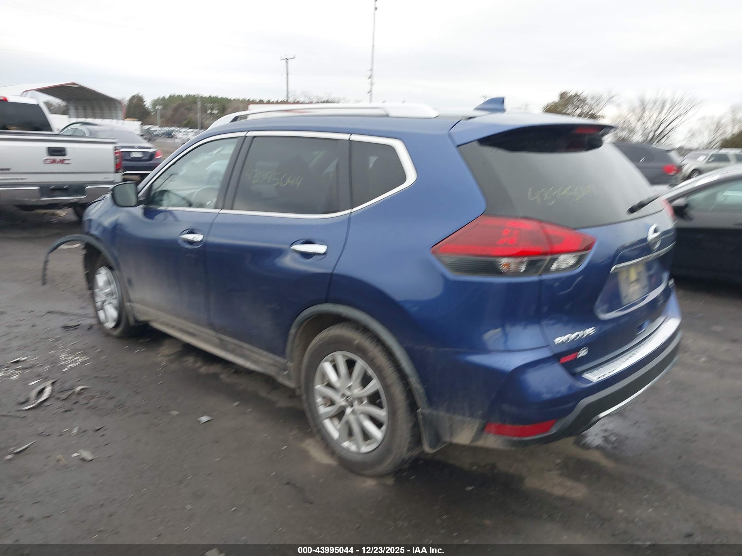 NISSAN ROGUE image 3