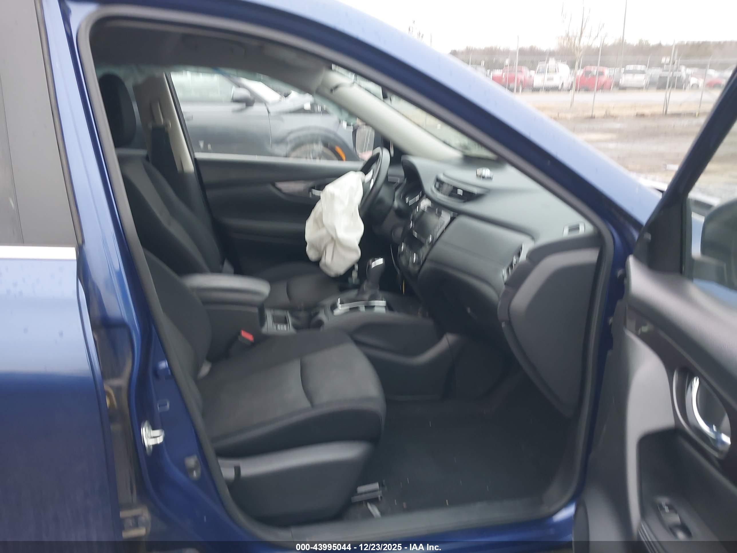 NISSAN ROGUE image 5