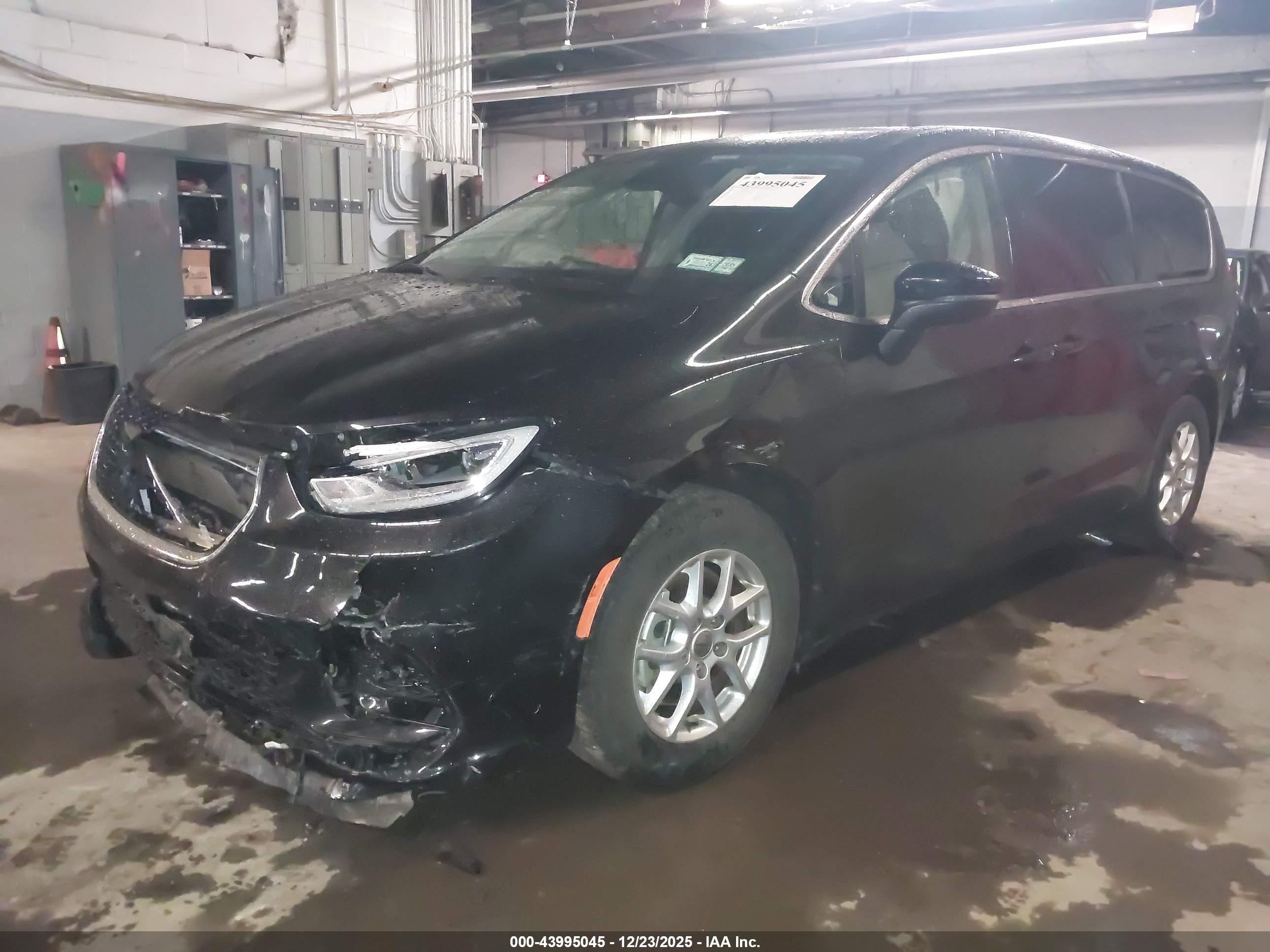 CHRYSLER PACIFICA image 2