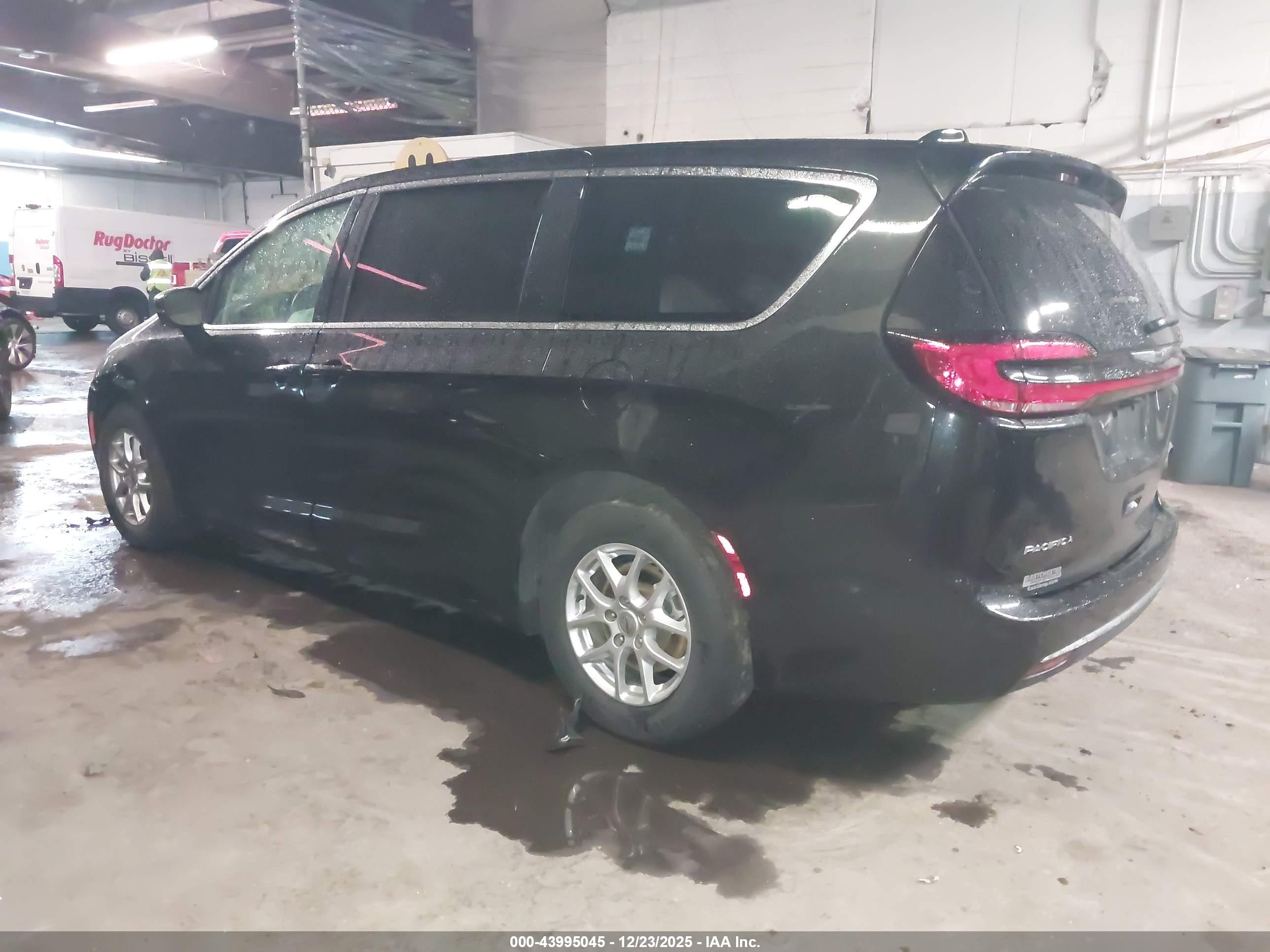 CHRYSLER PACIFICA image 3