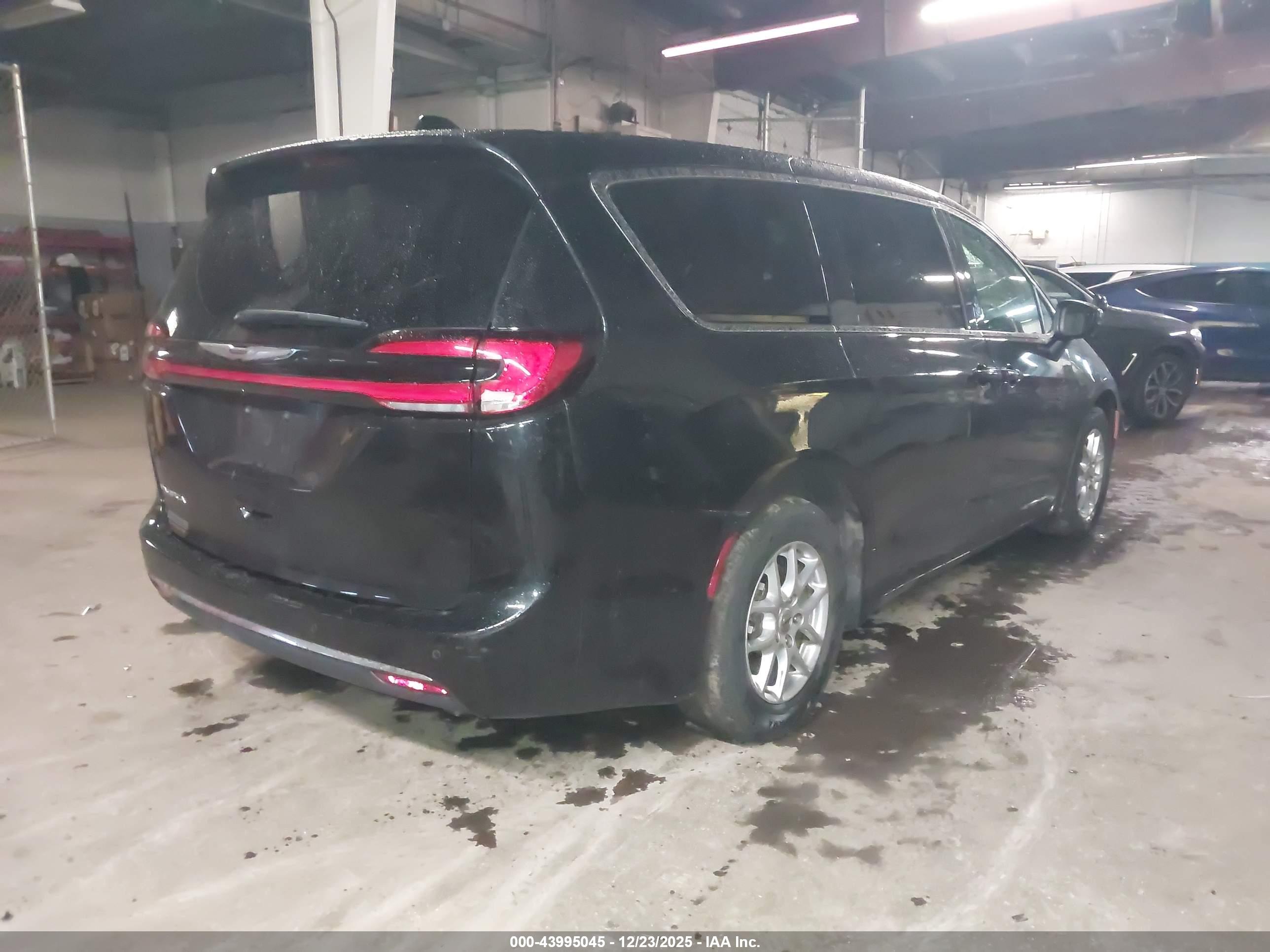 CHRYSLER PACIFICA image 4