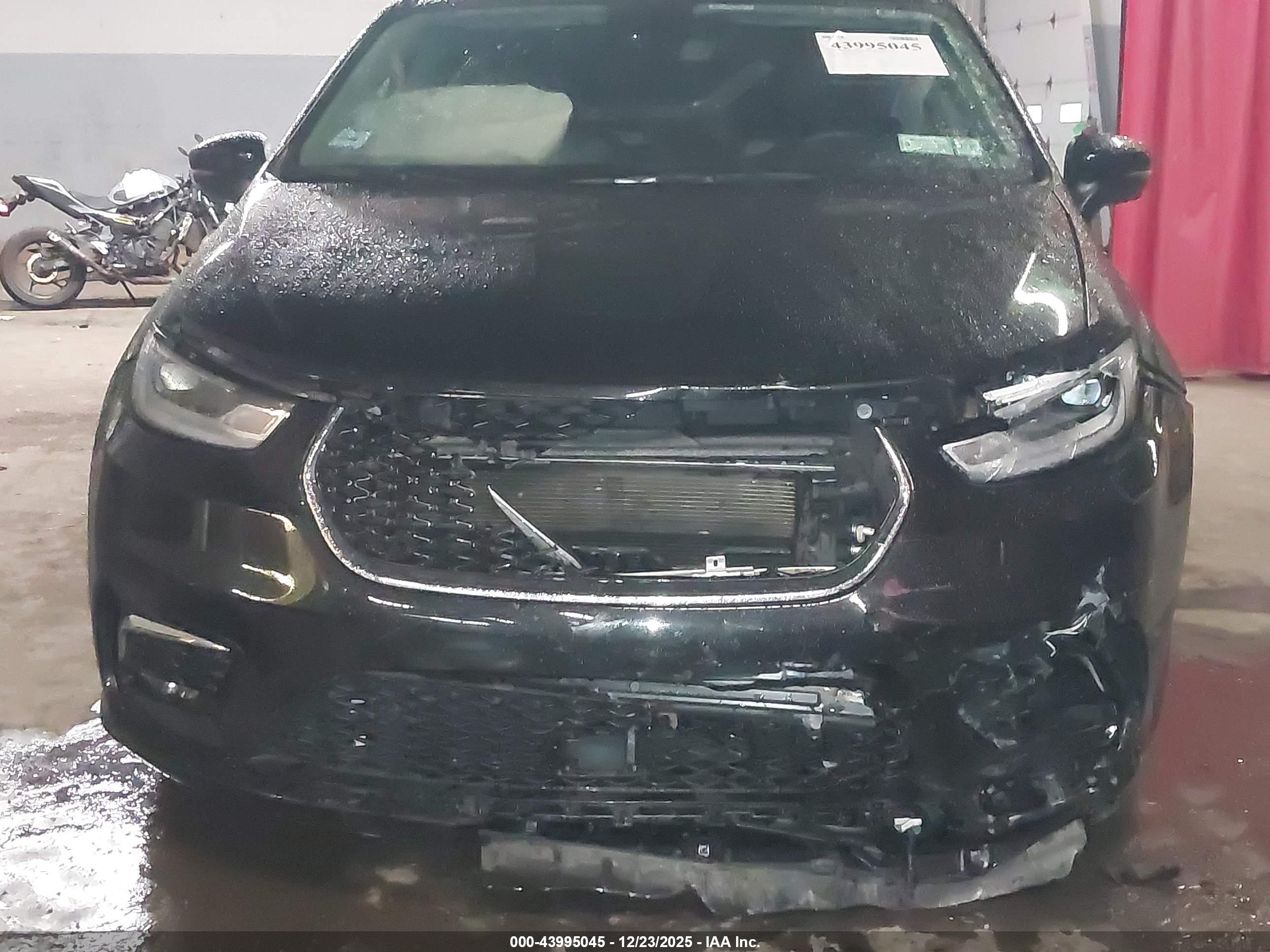 CHRYSLER PACIFICA image 6