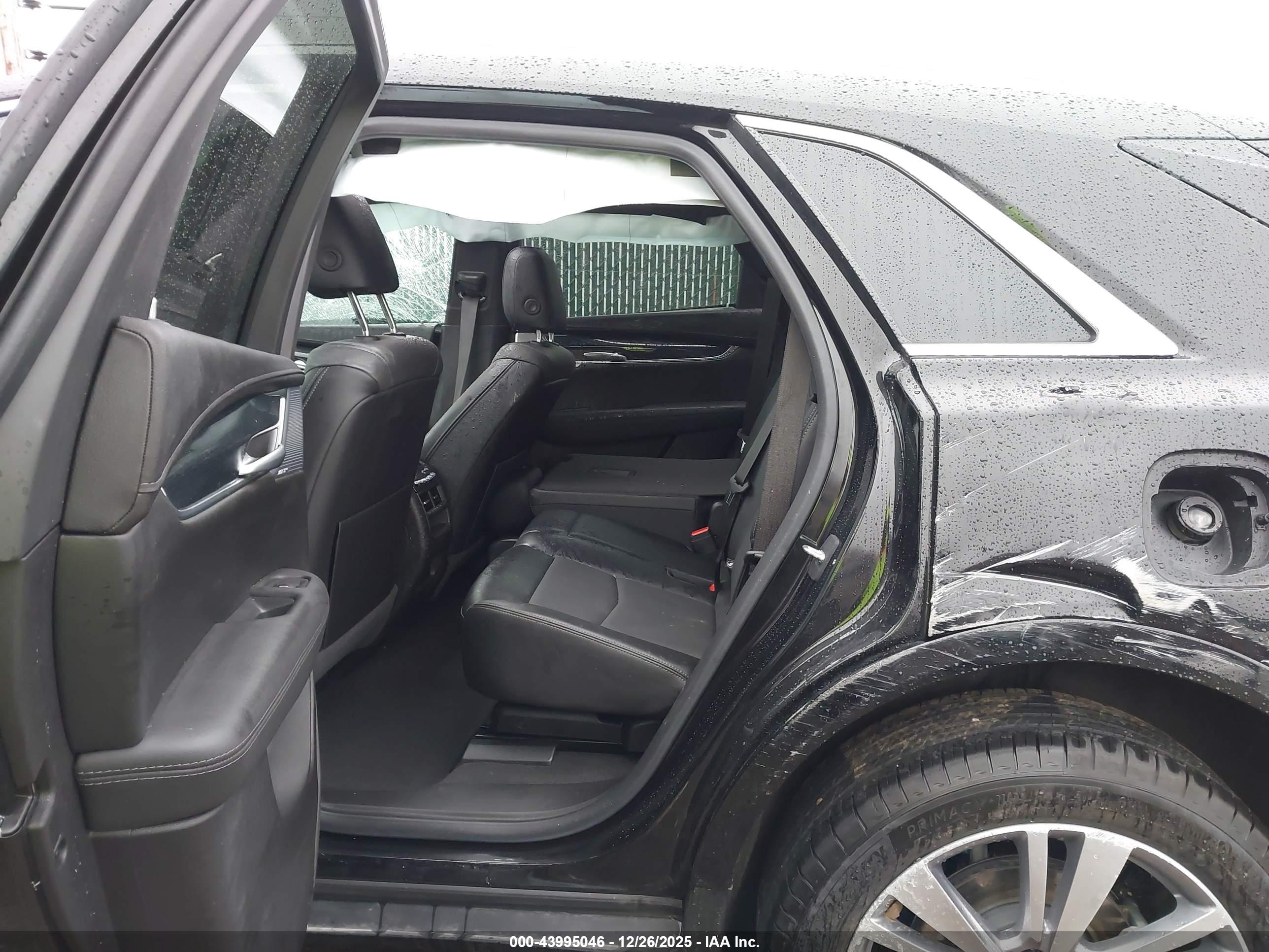 CADILLAC XT5 image 8