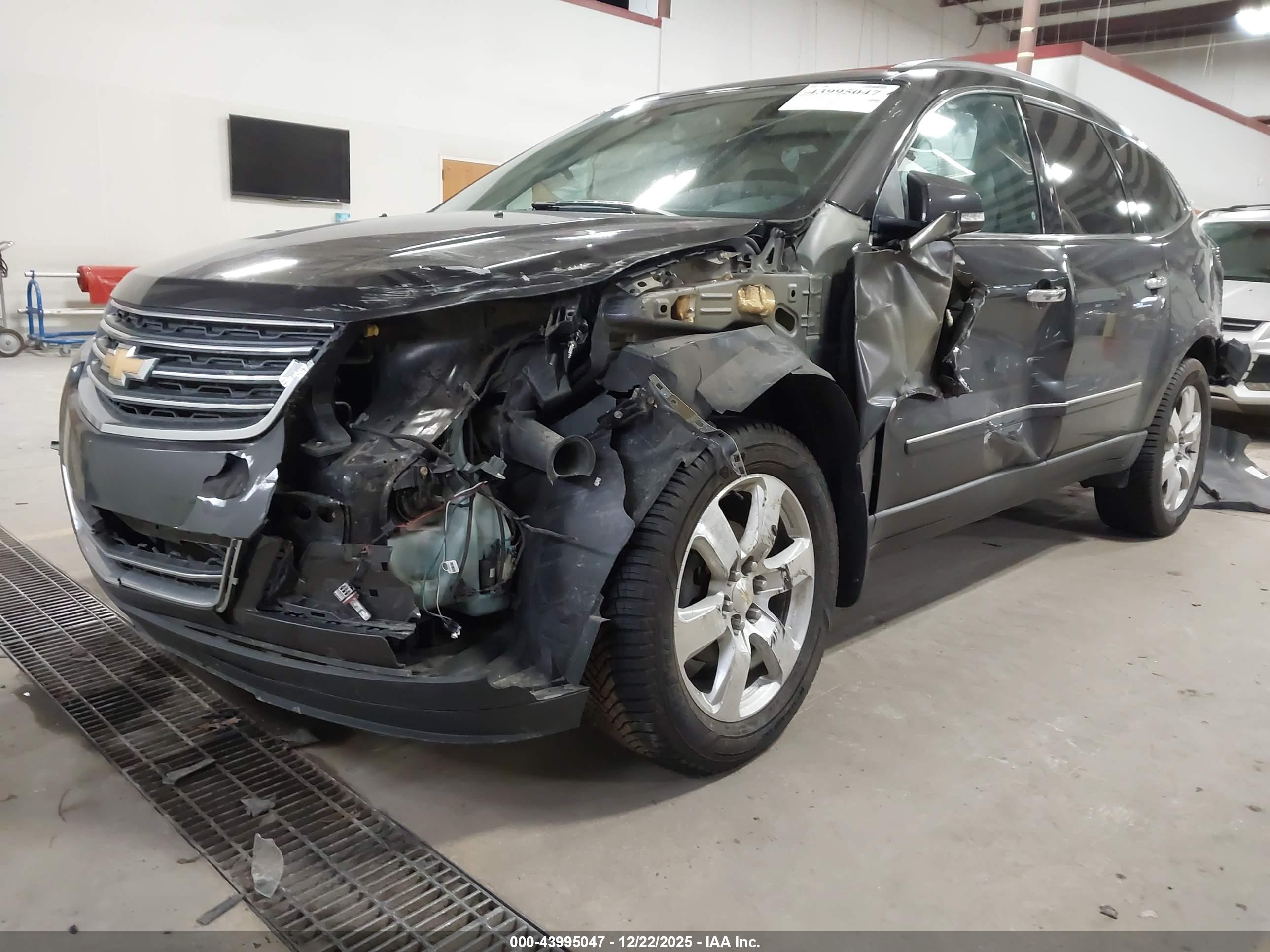 CHEVROLET TRAVERSE image 2
