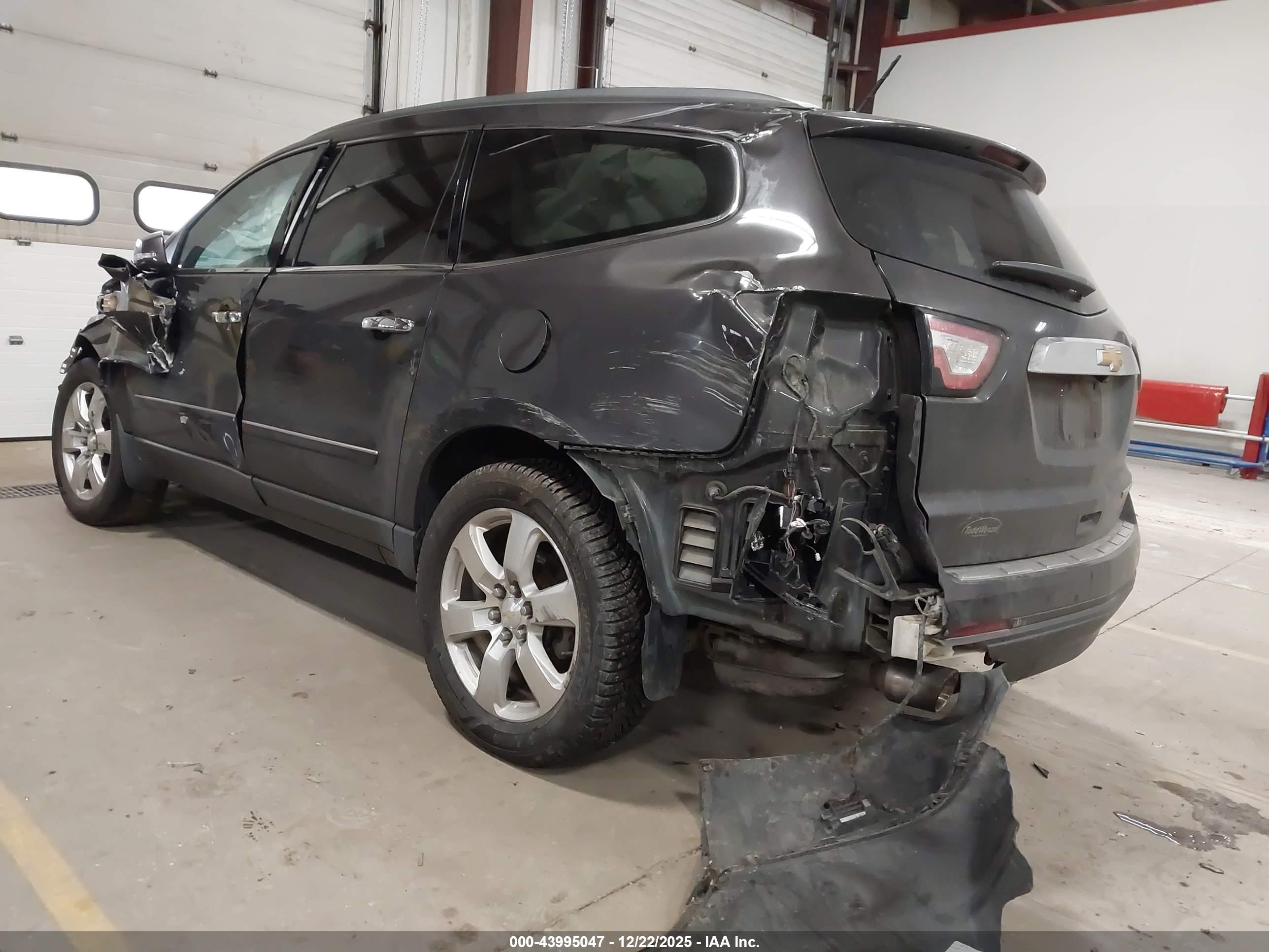 CHEVROLET TRAVERSE image 3