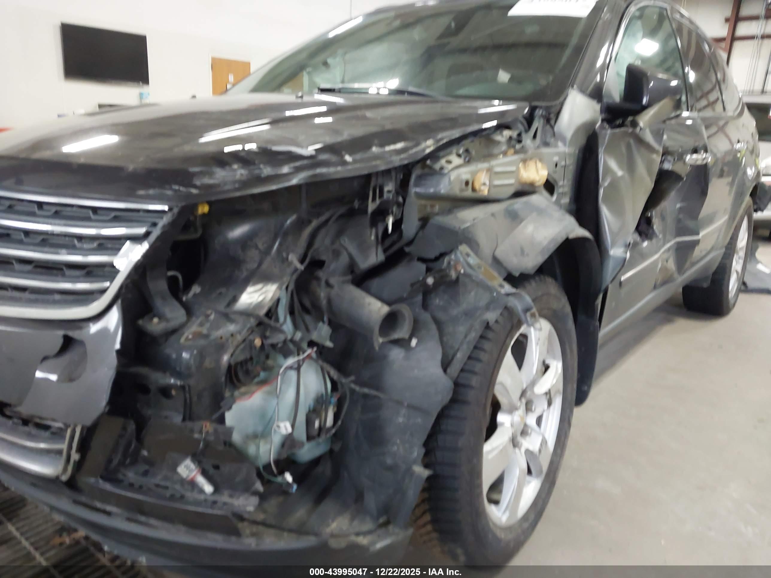 CHEVROLET TRAVERSE image 6