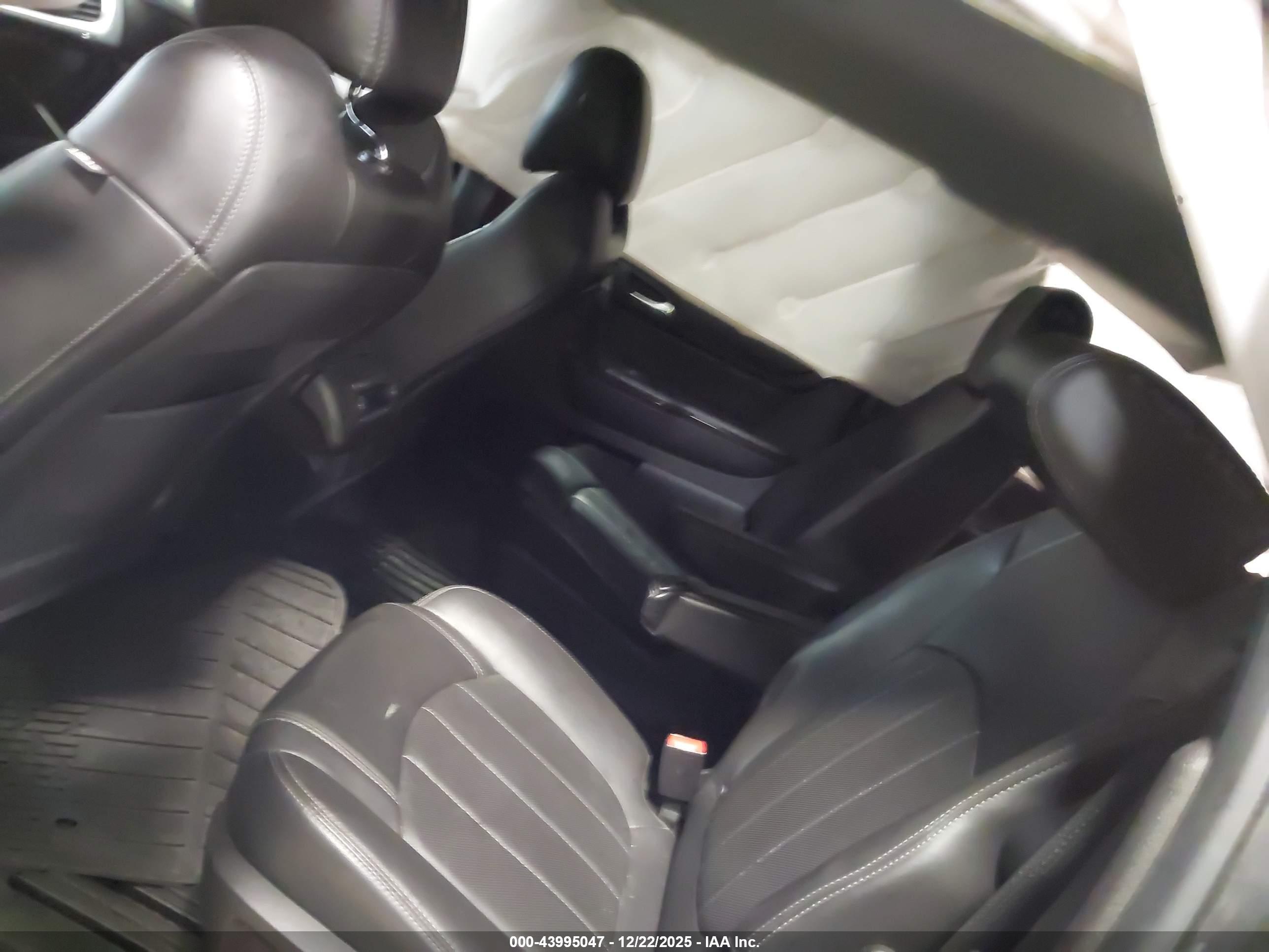 CHEVROLET TRAVERSE image 8