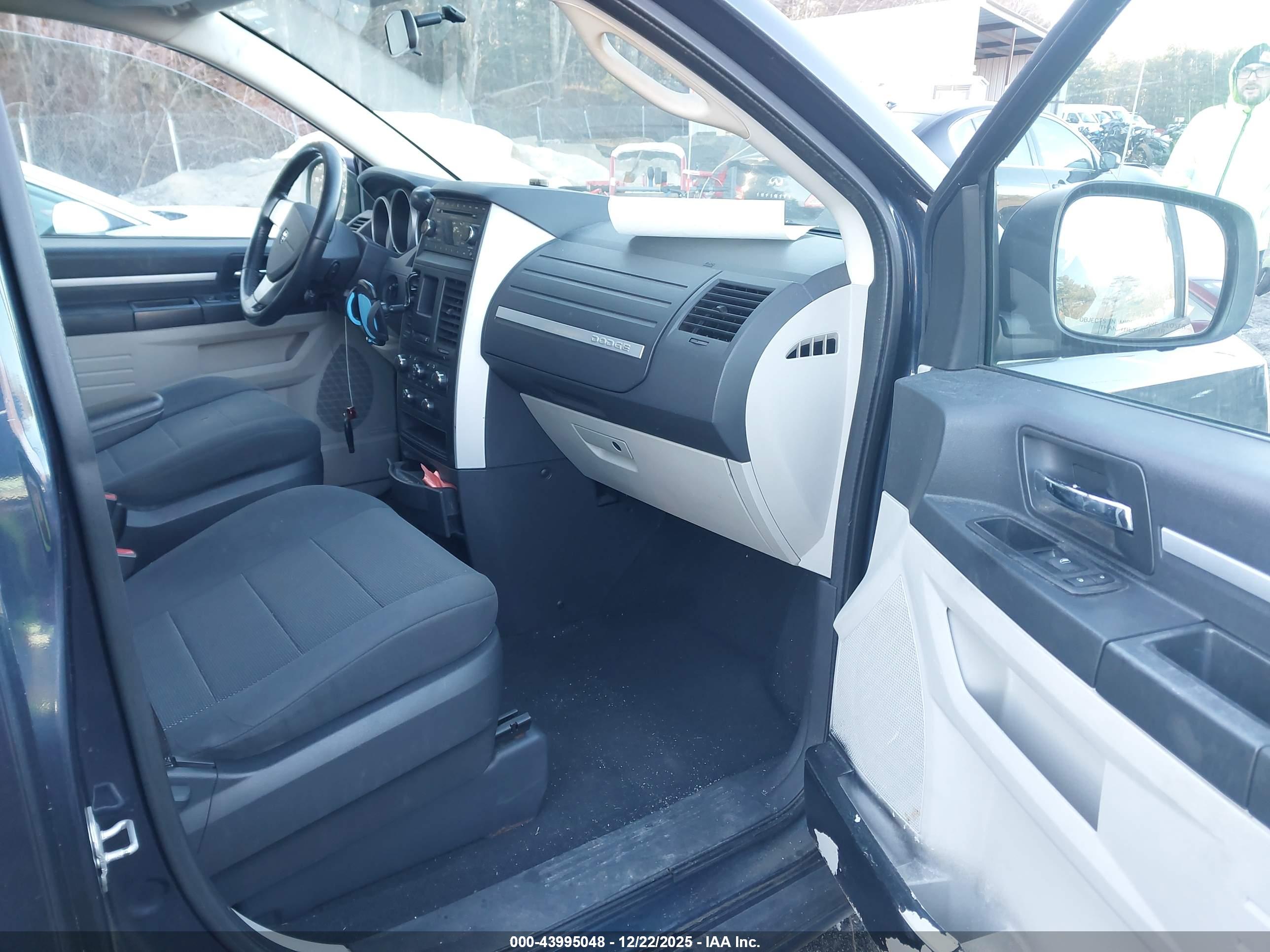 DODGE GRAND image 5