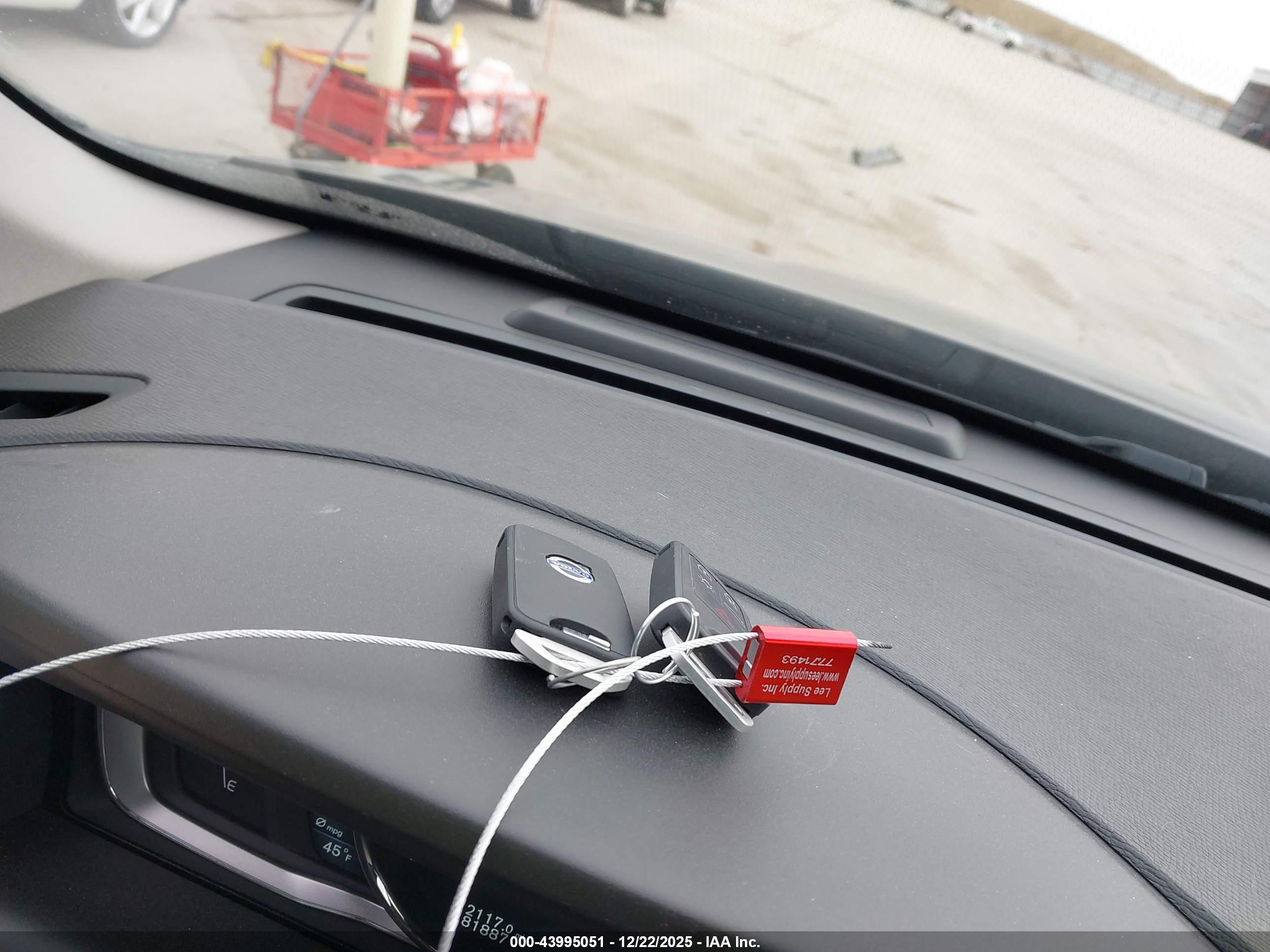 VOLVO XC60 image 11