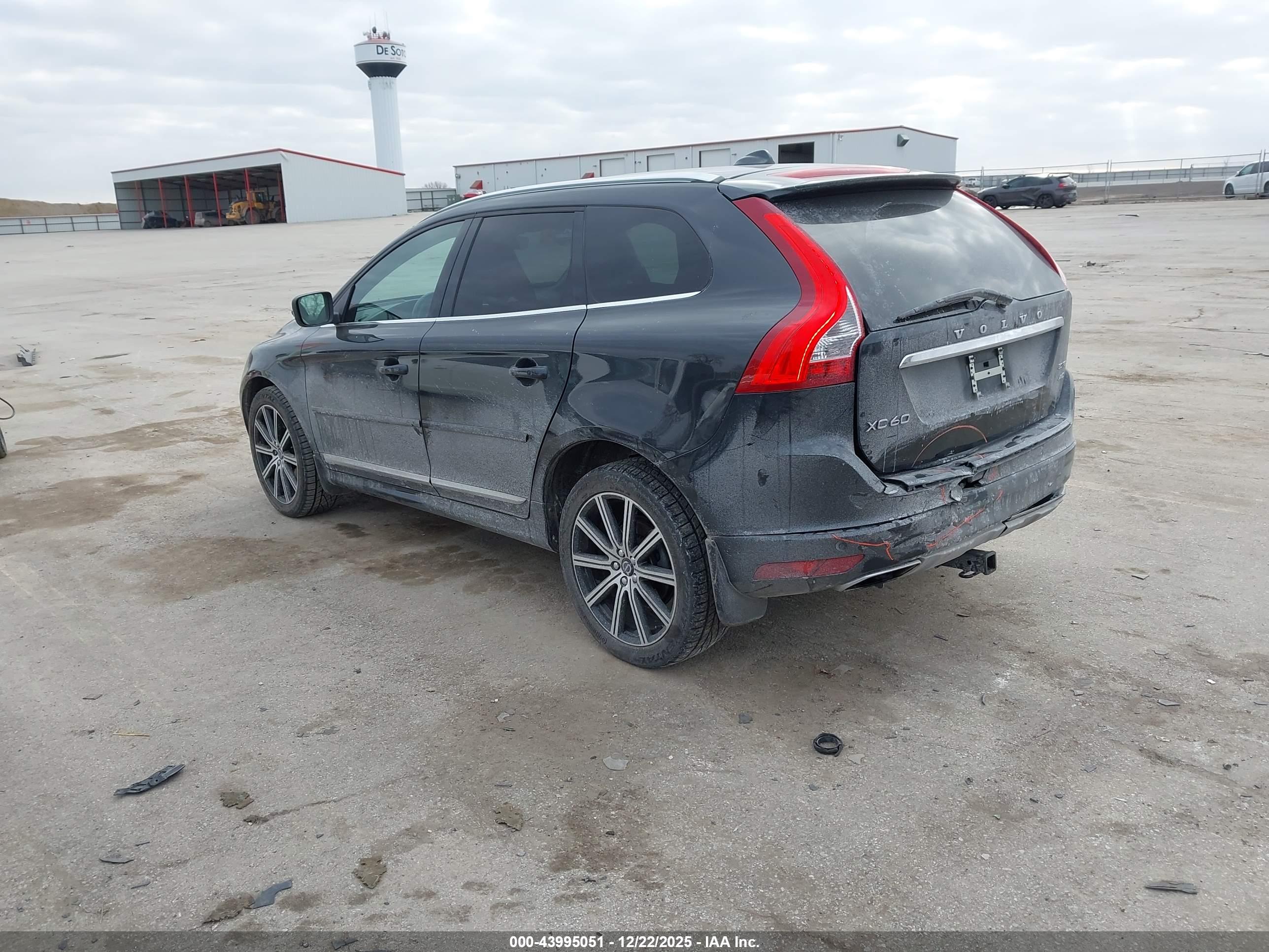 VOLVO XC60 image 3