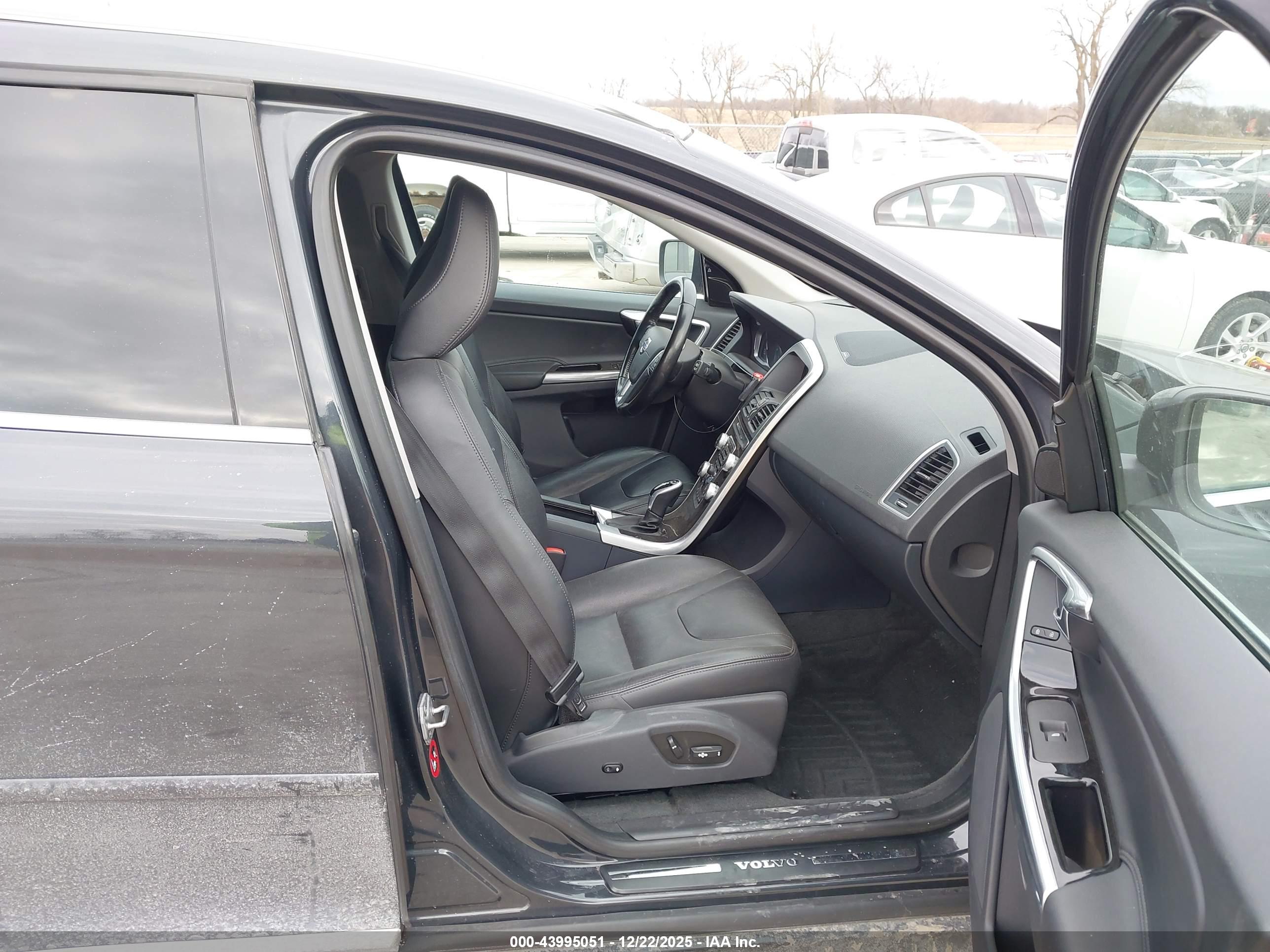 VOLVO XC60 image 5