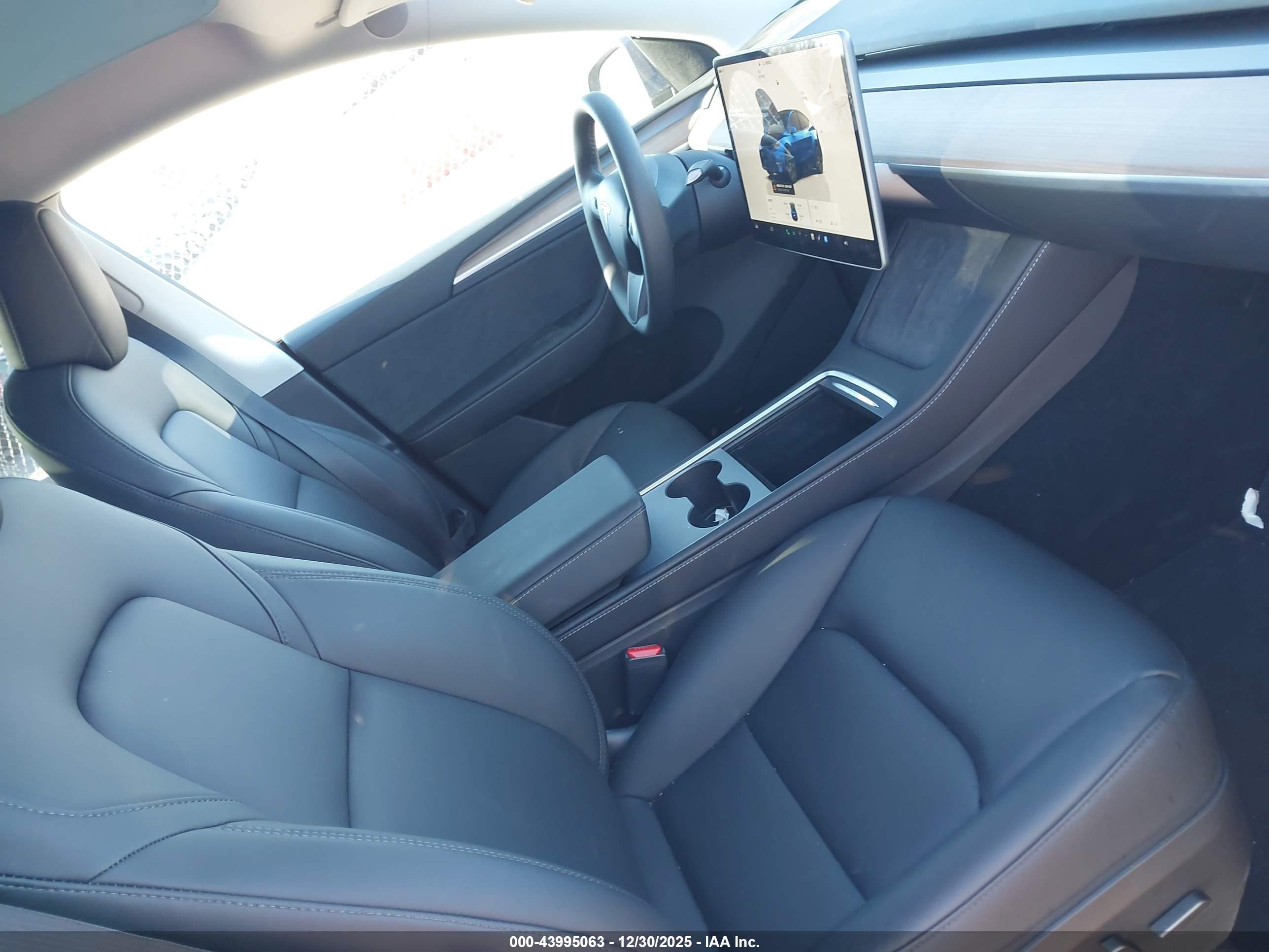 TESLA MODEL image 5