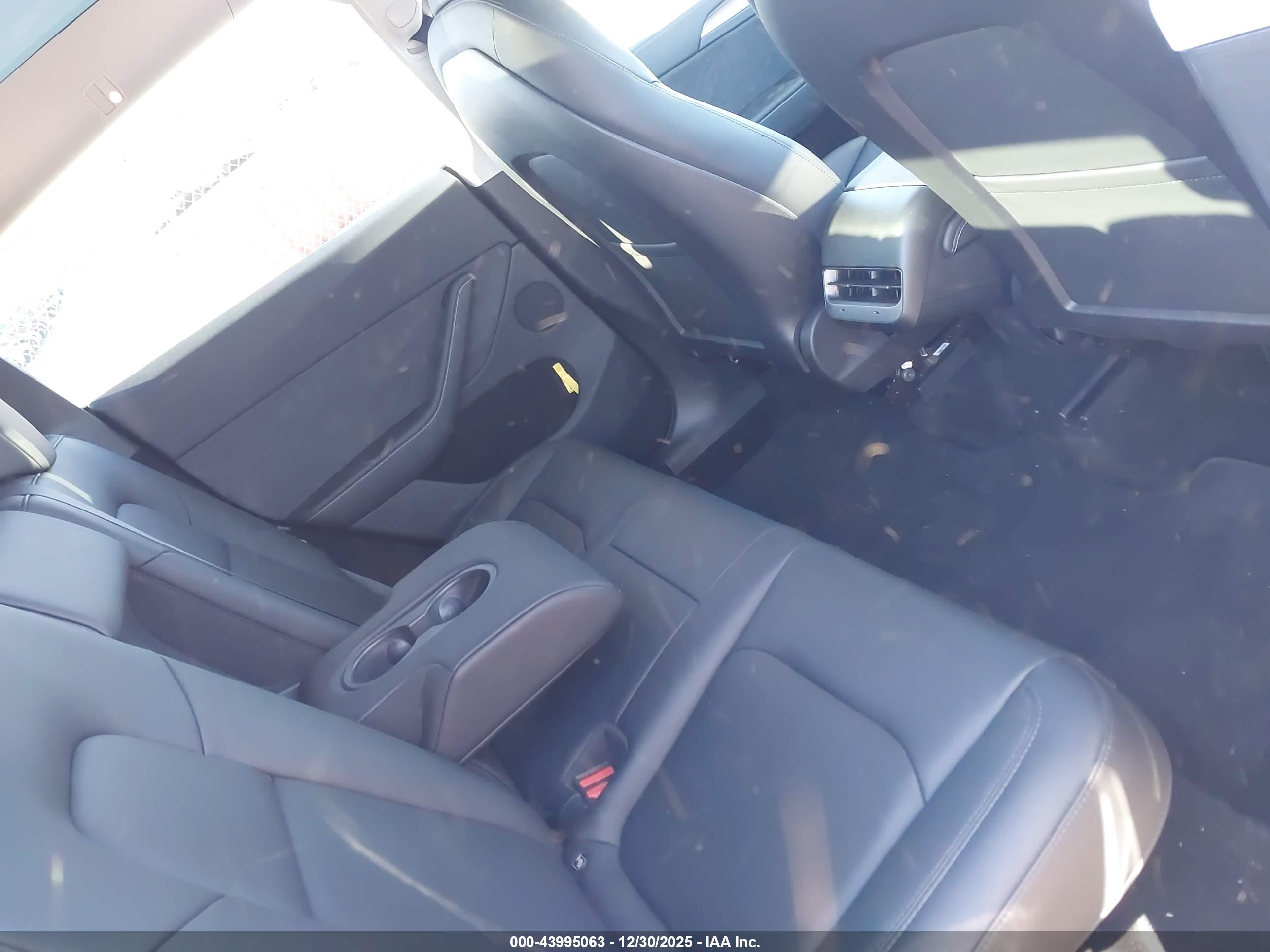 TESLA MODEL image 8