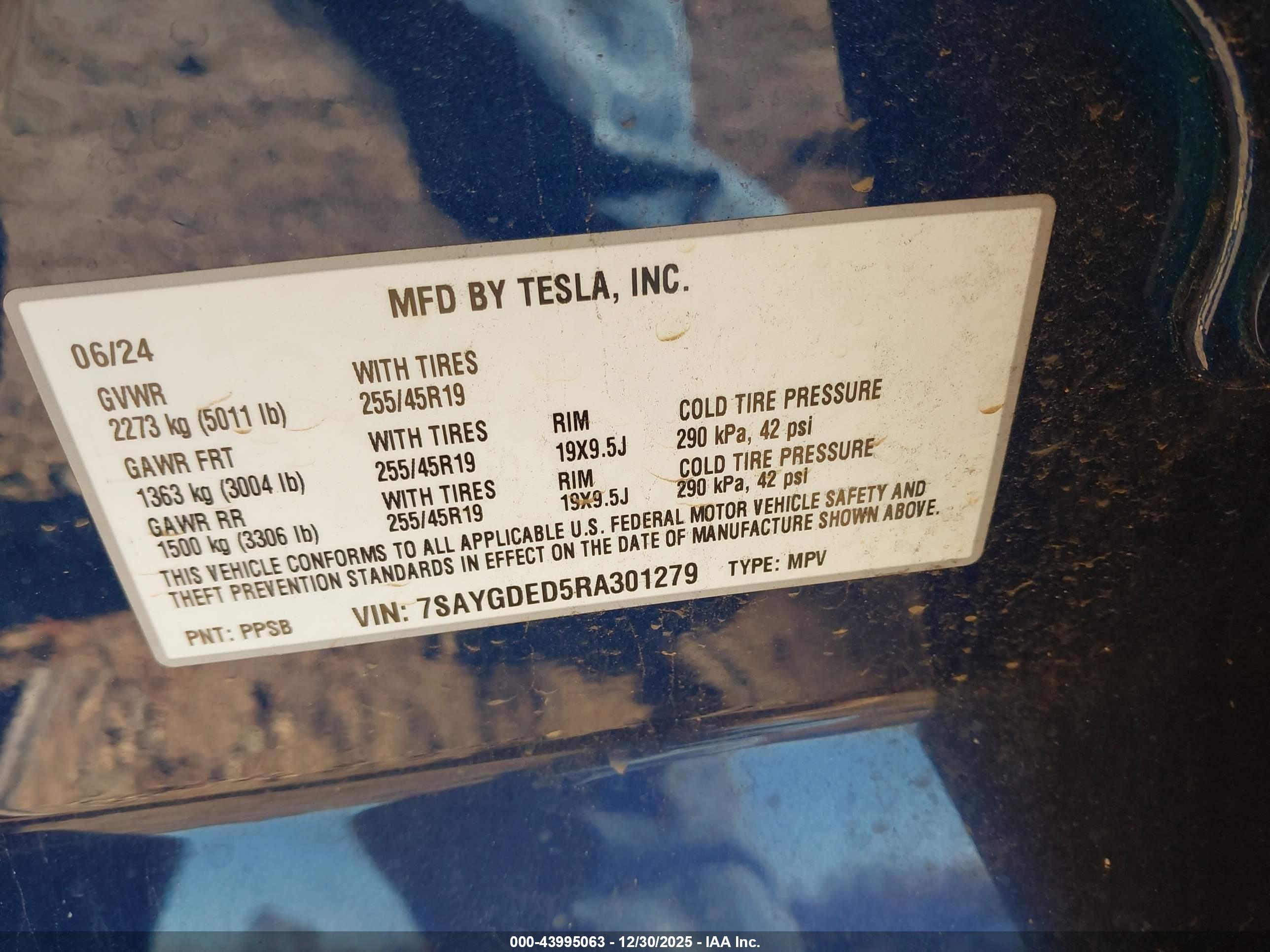 TESLA MODEL image 9