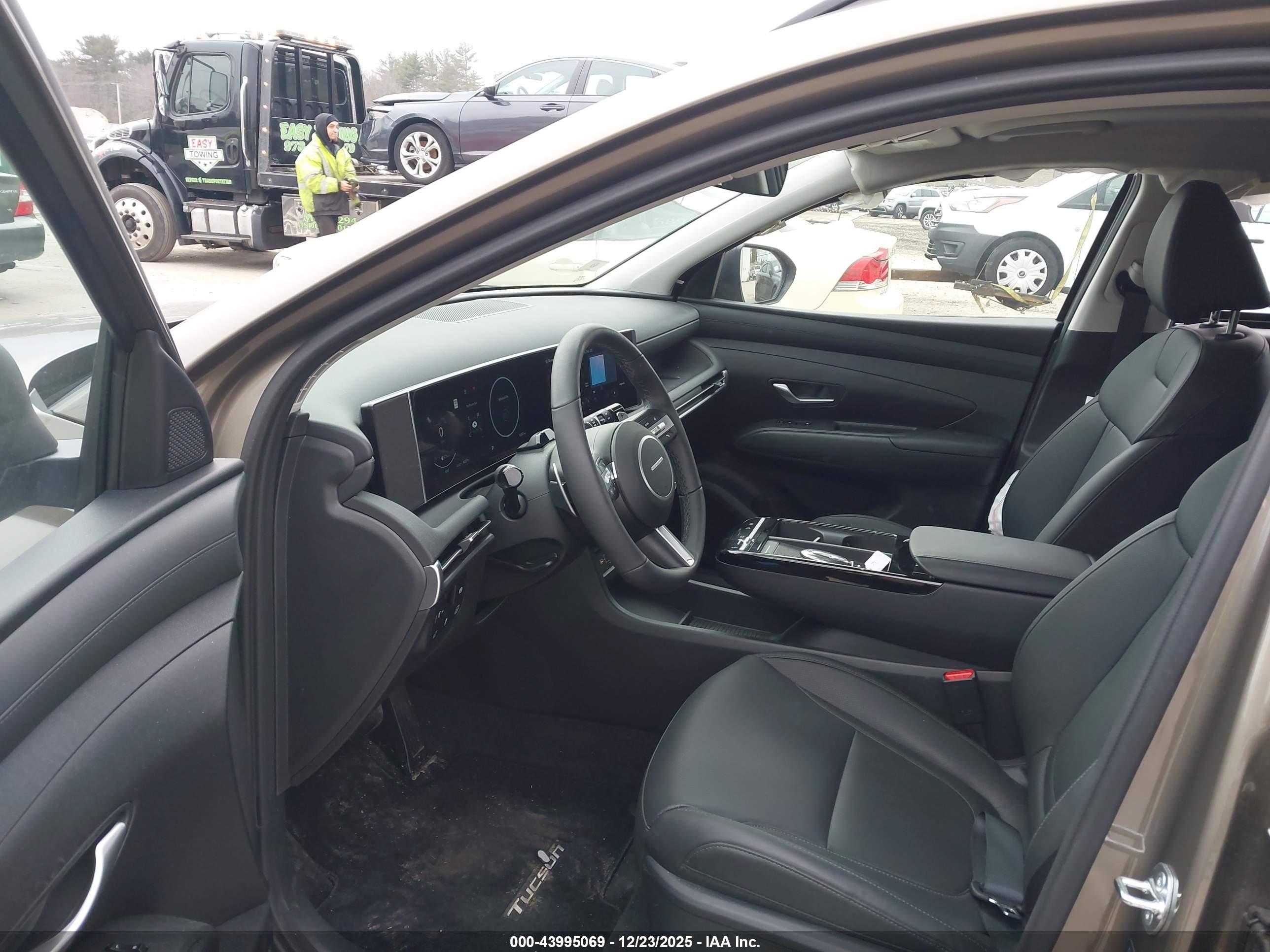 HYUNDAI TUCSON image 5