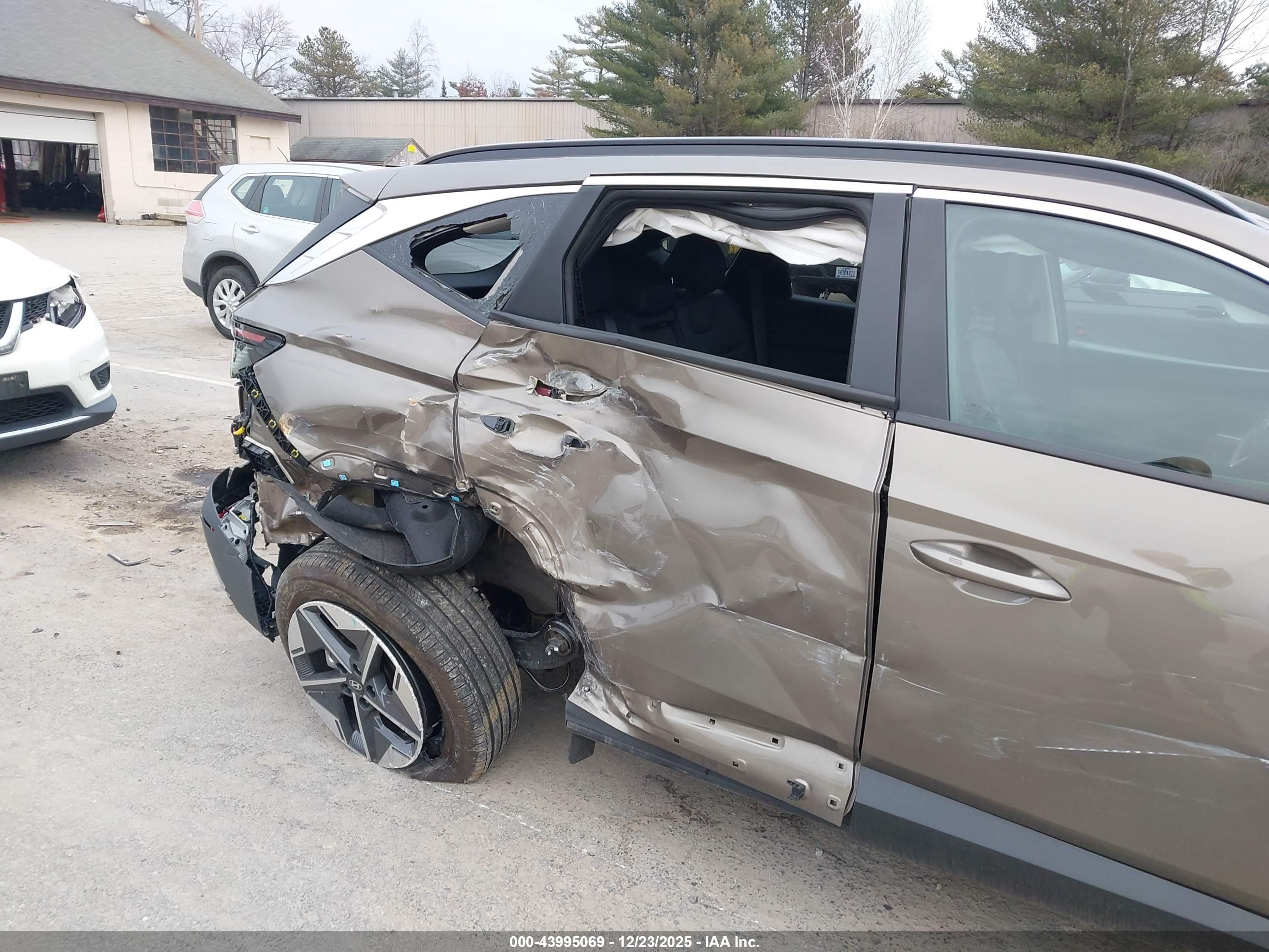 HYUNDAI TUCSON image 6