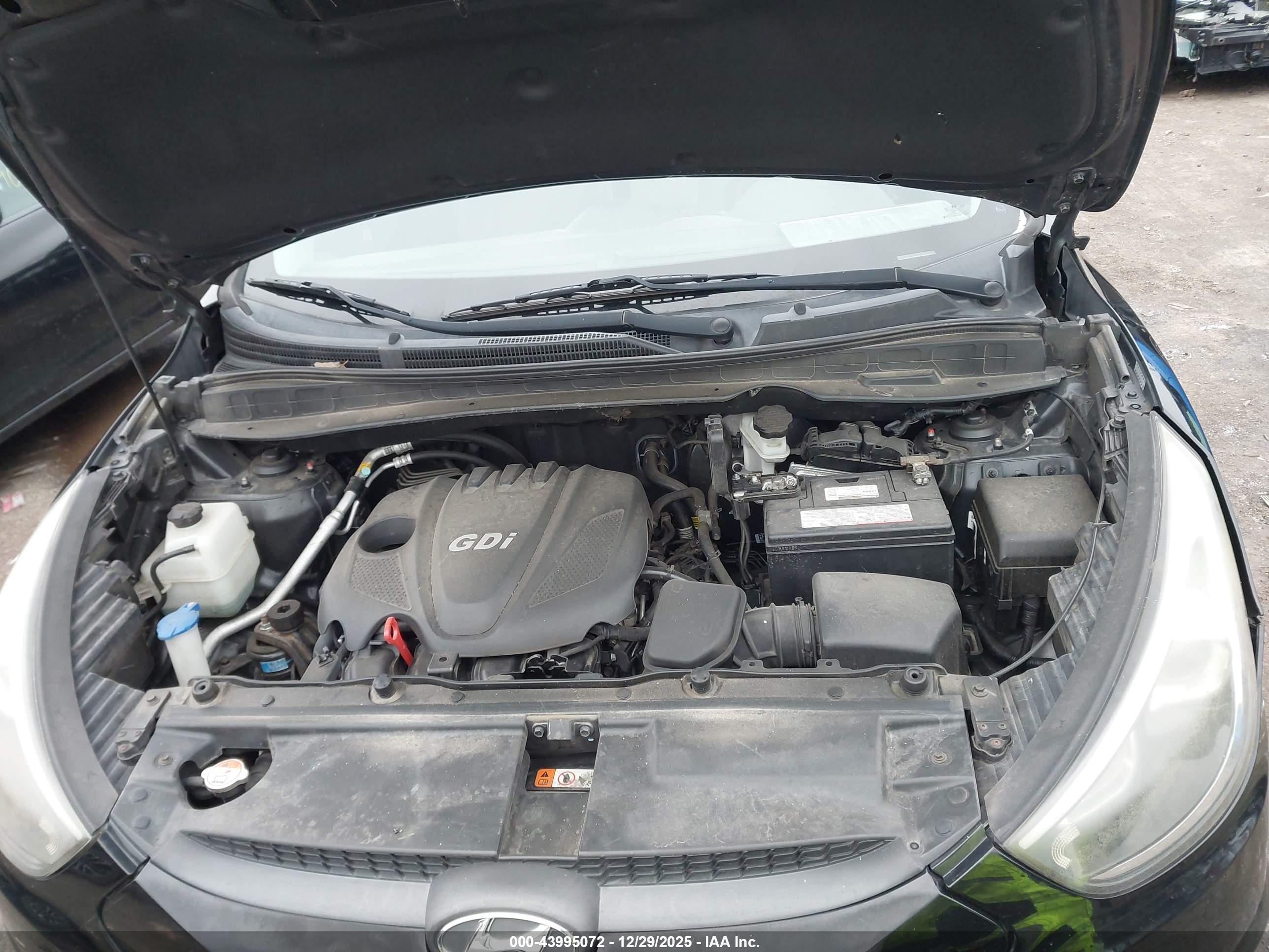 HYUNDAI TUCSON image 10