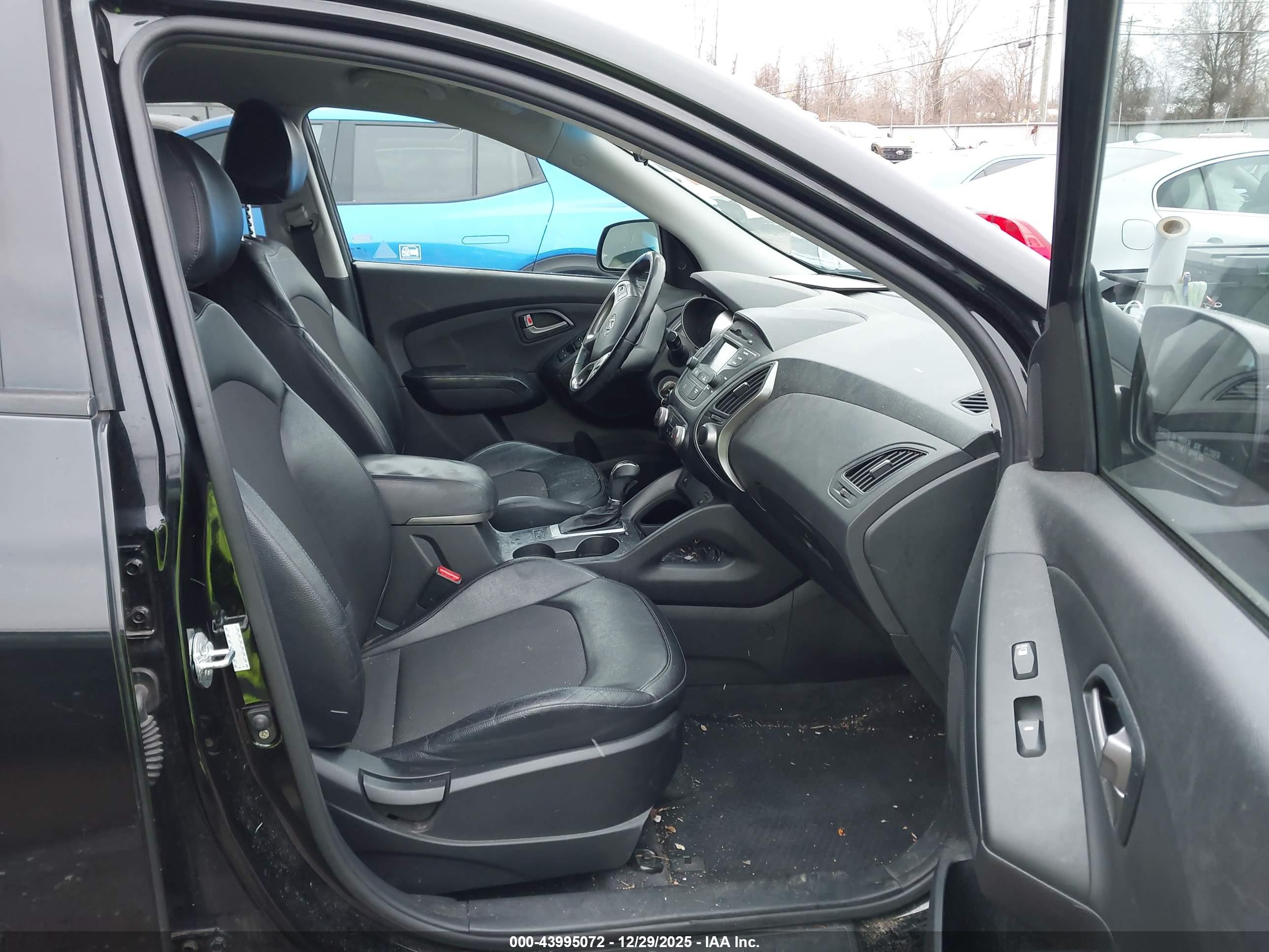 HYUNDAI TUCSON image 5