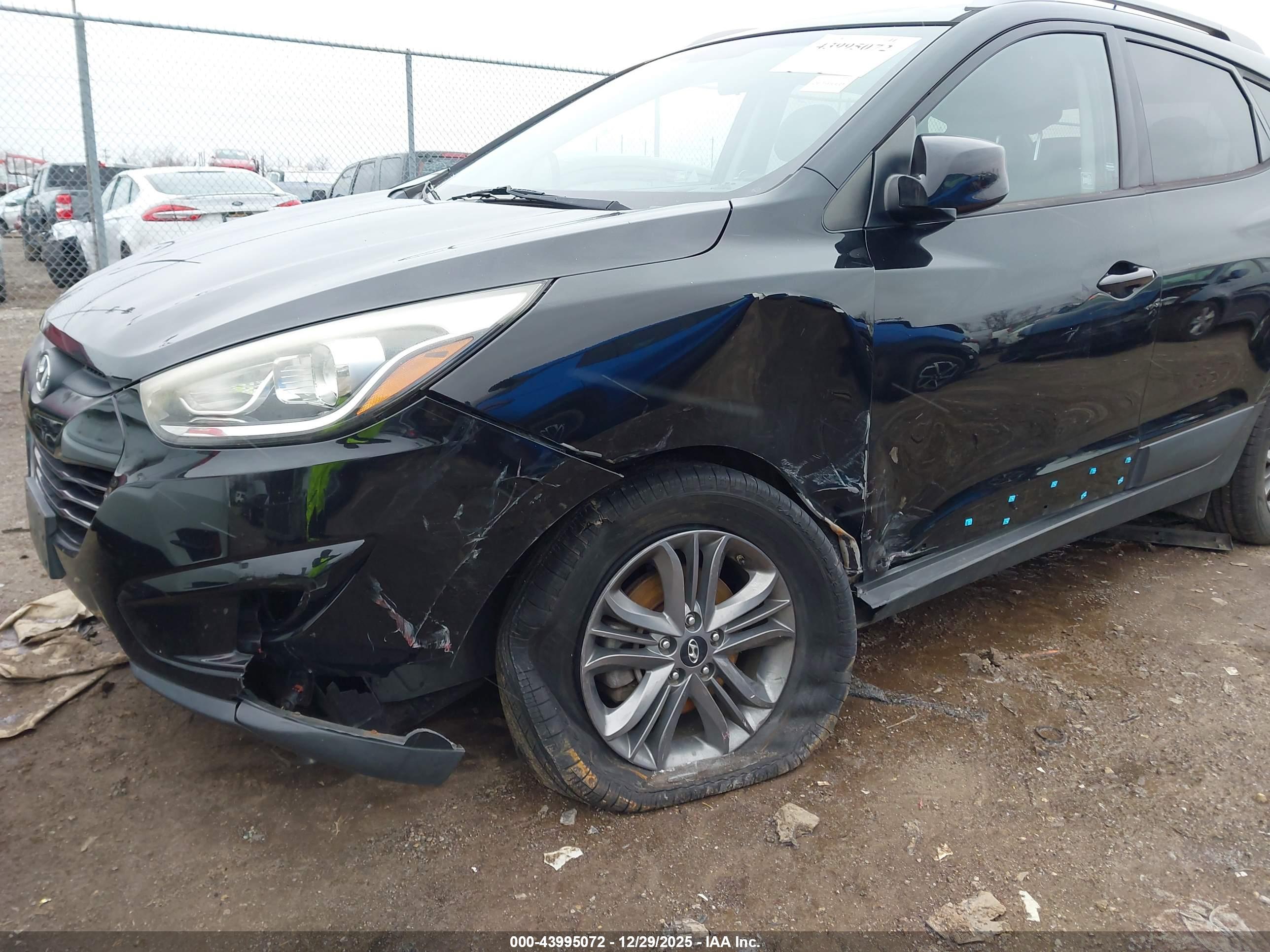 HYUNDAI TUCSON image 6