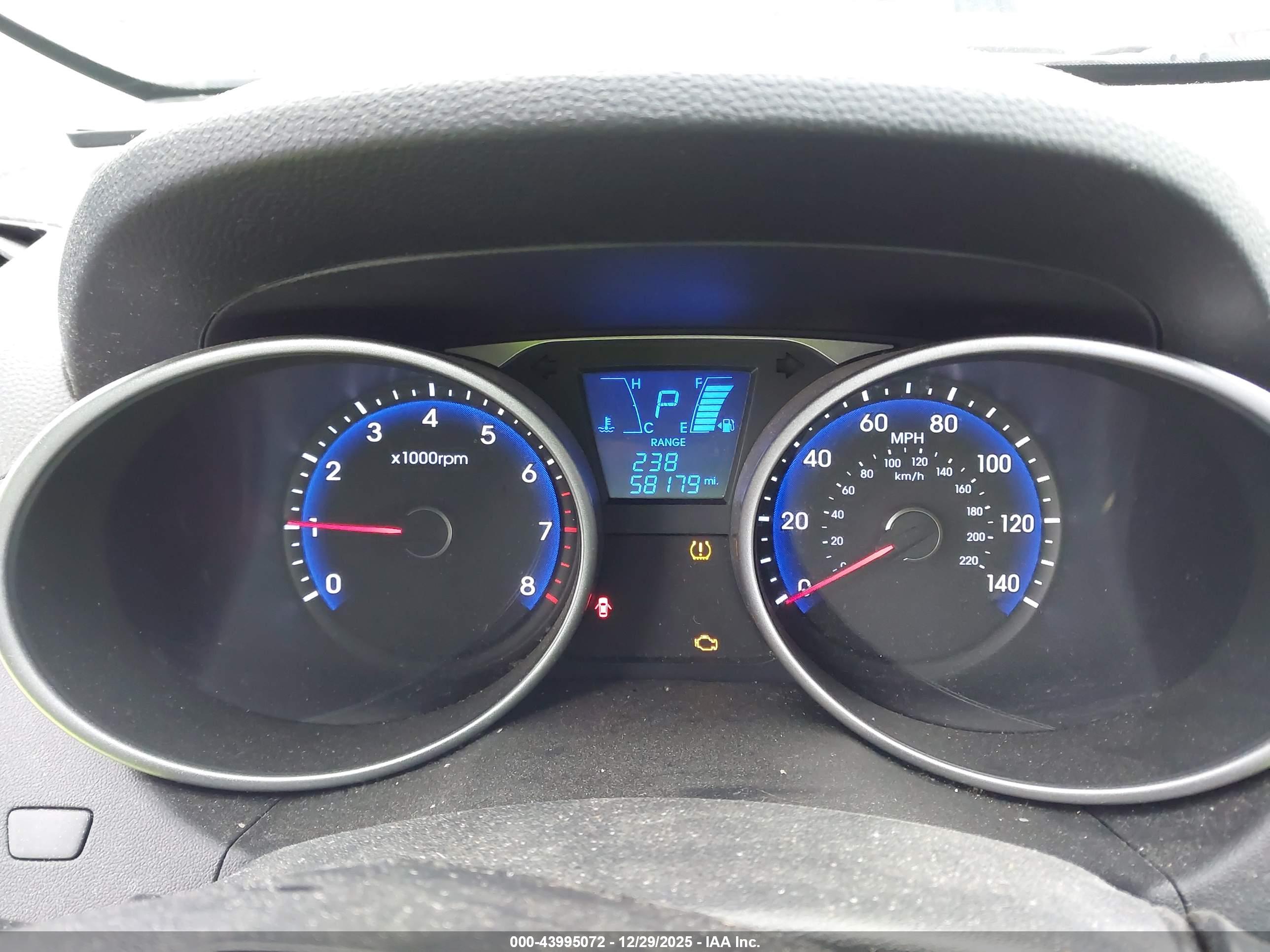 HYUNDAI TUCSON image 7