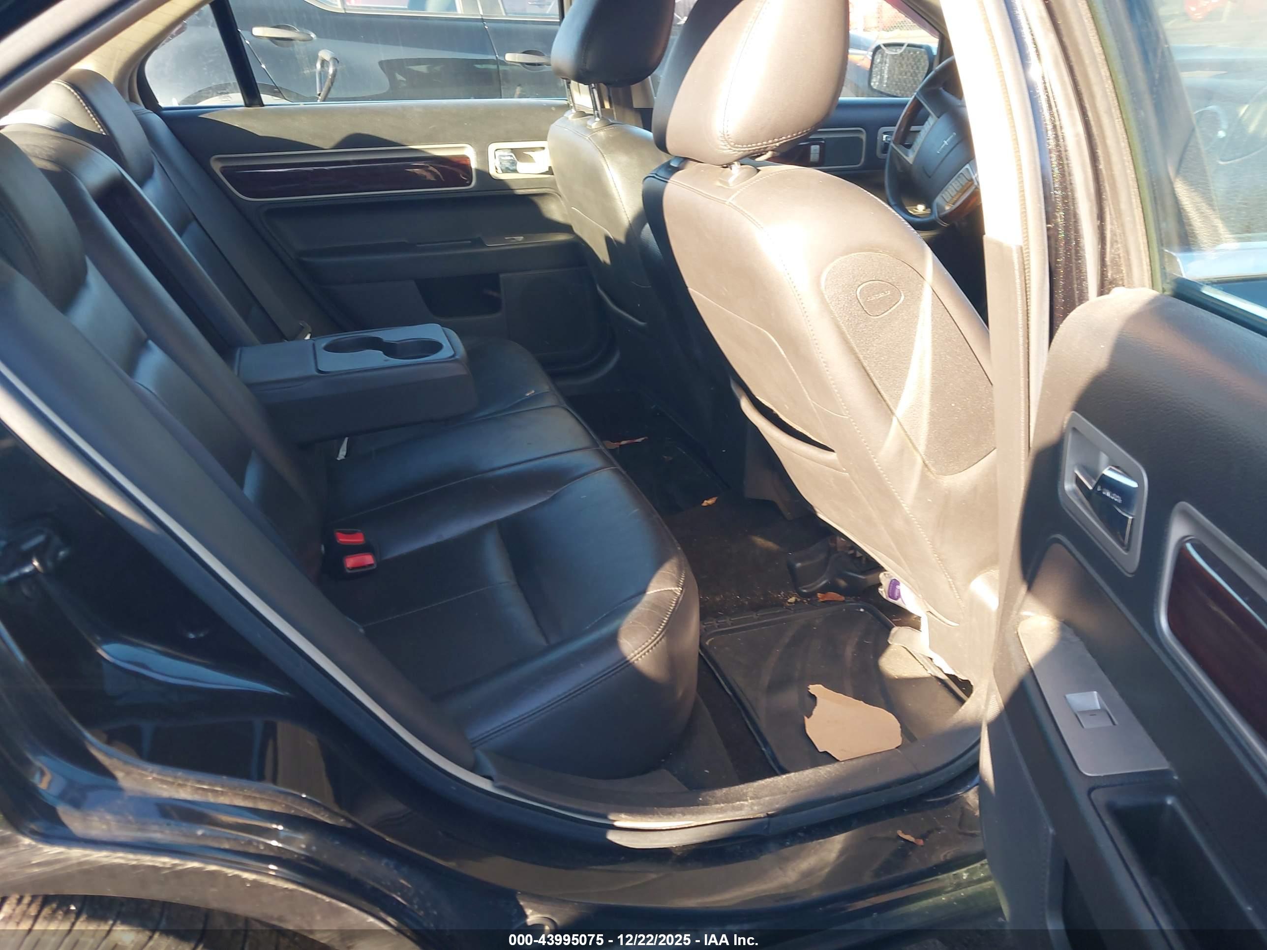 LINCOLN MKZ image 8