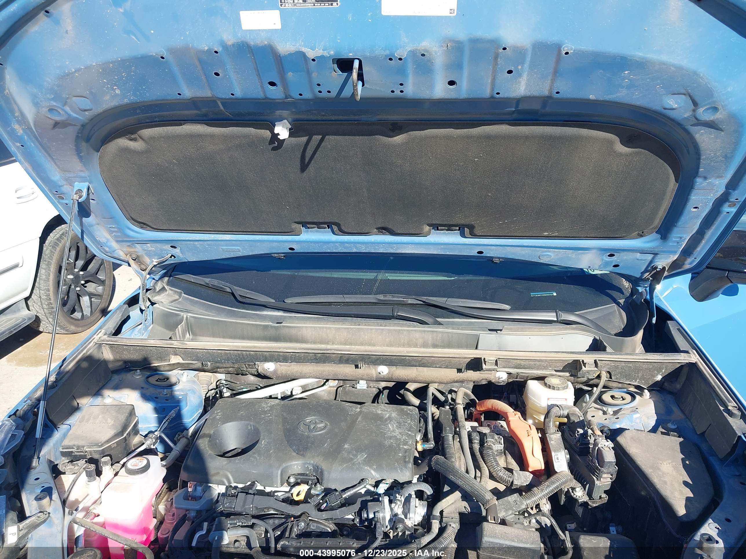 TOYOTA RAV4 image 10