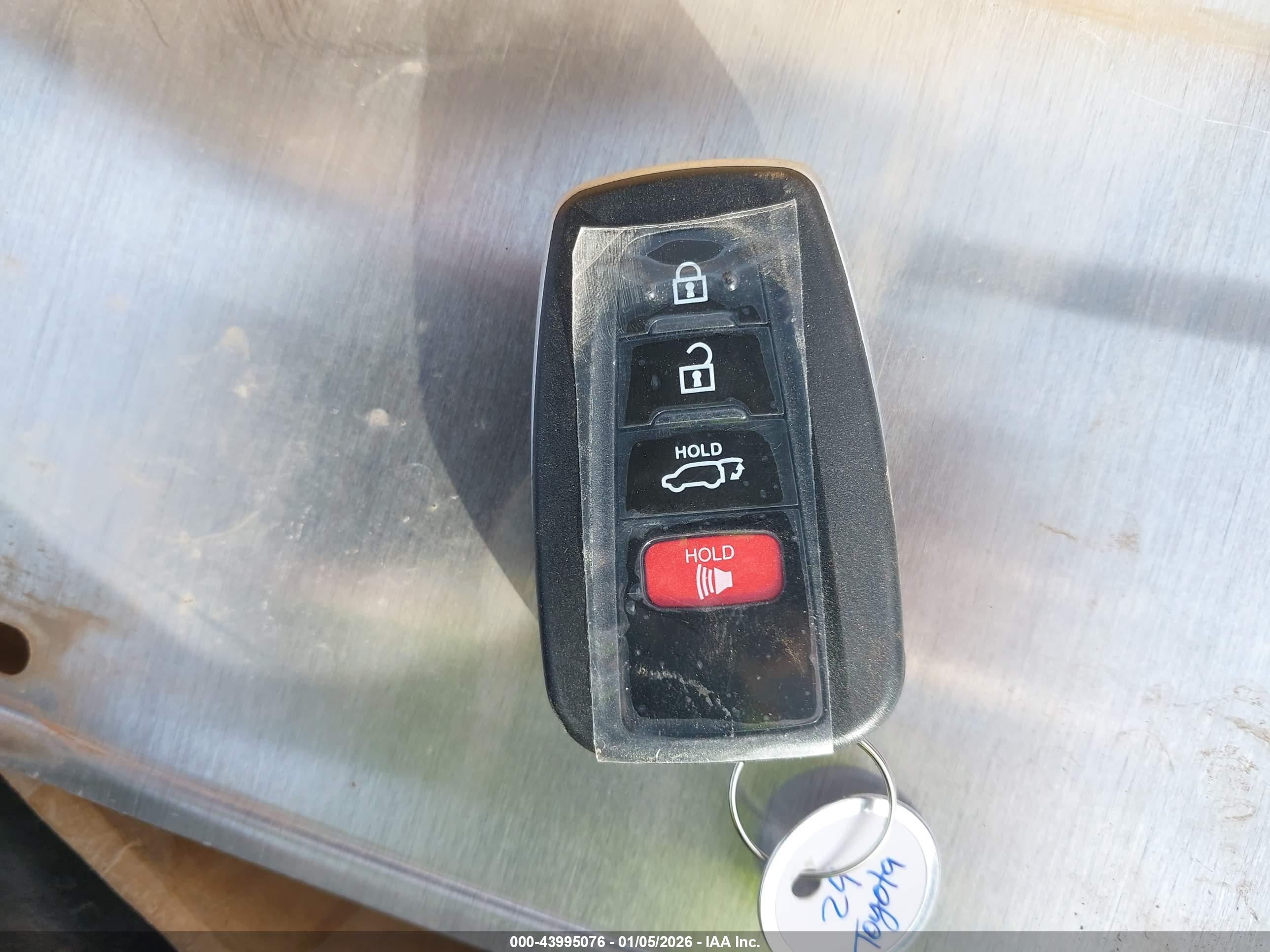TOYOTA RAV4 image 11