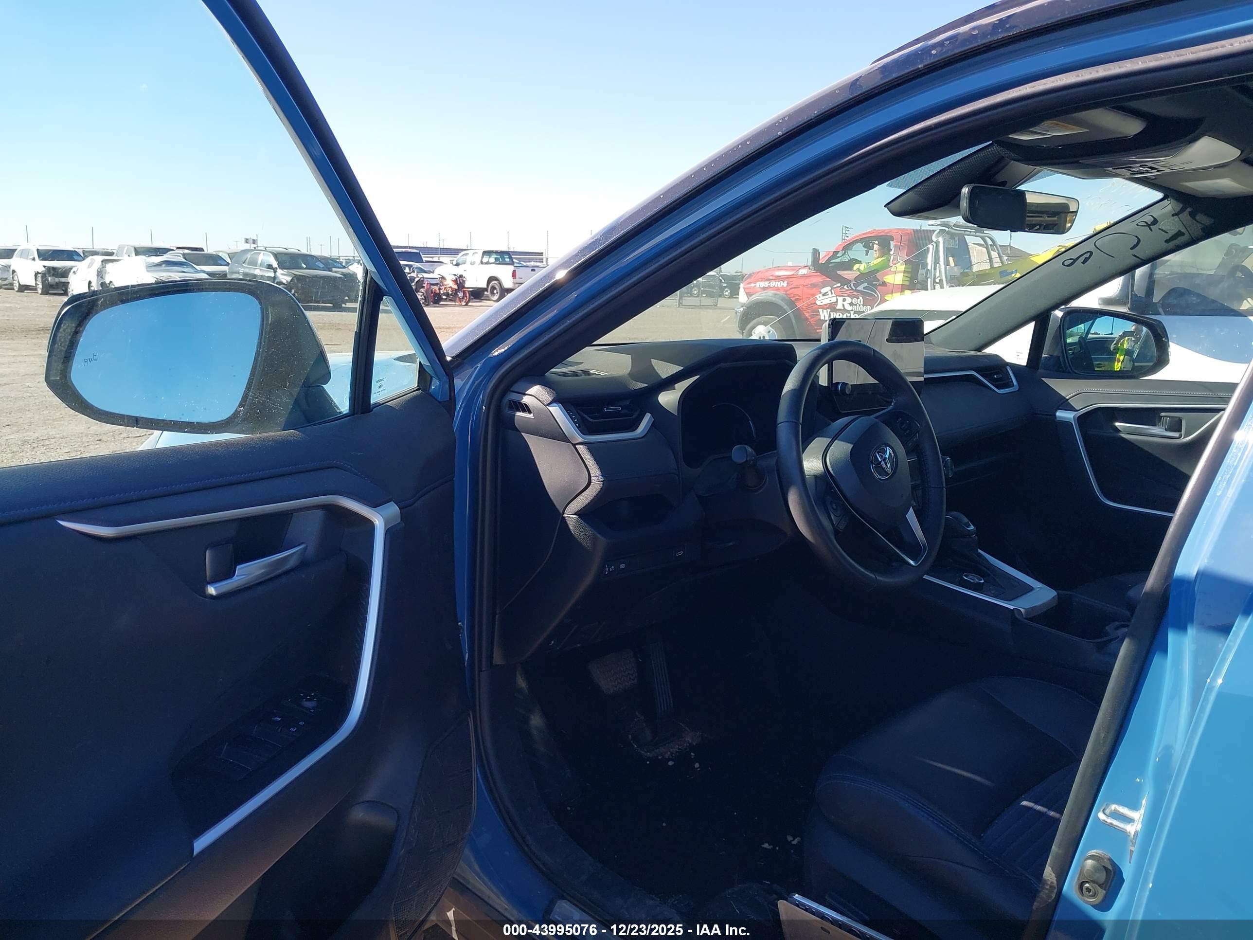 TOYOTA RAV4 image 5
