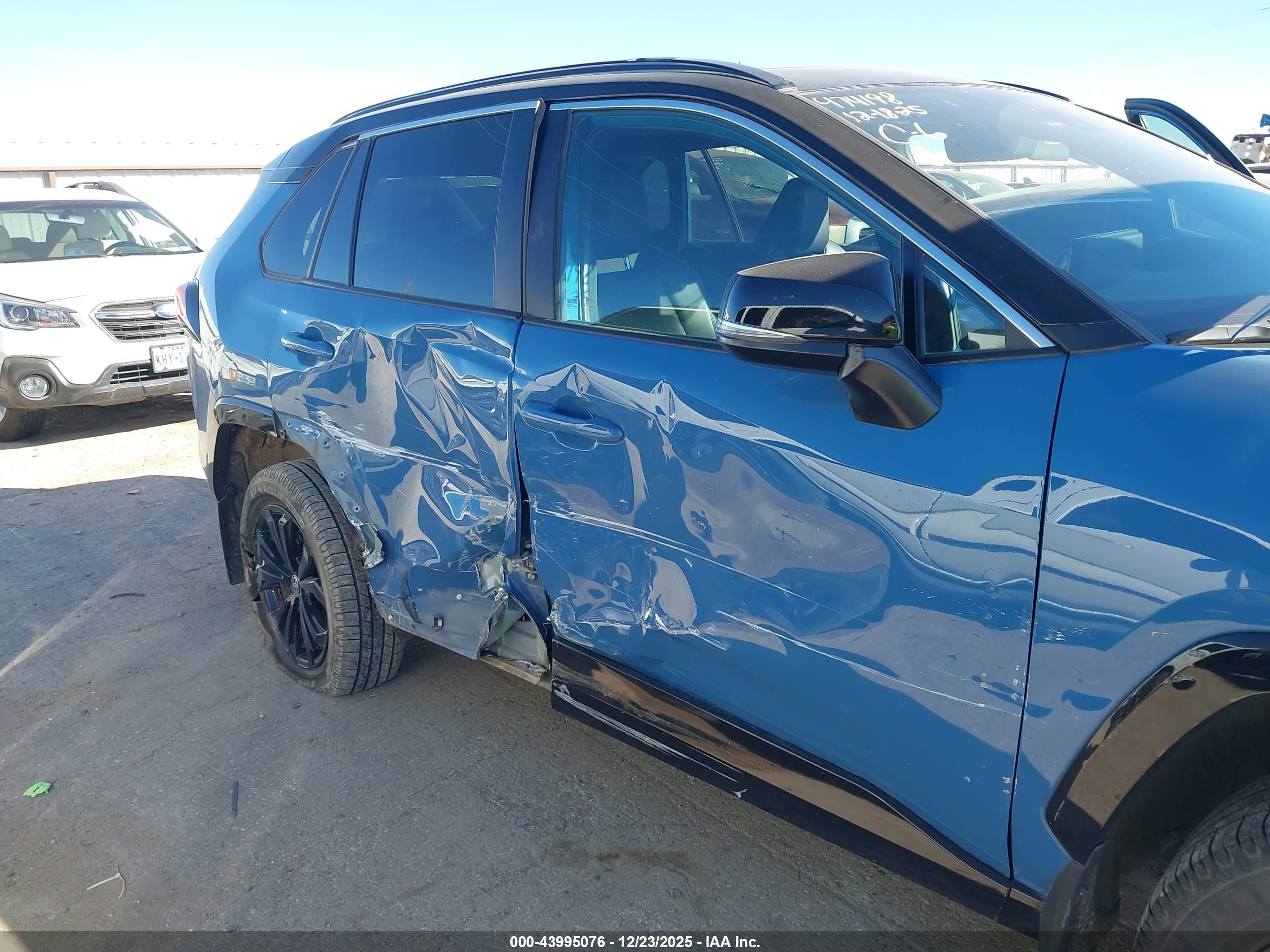 TOYOTA RAV4 image 6