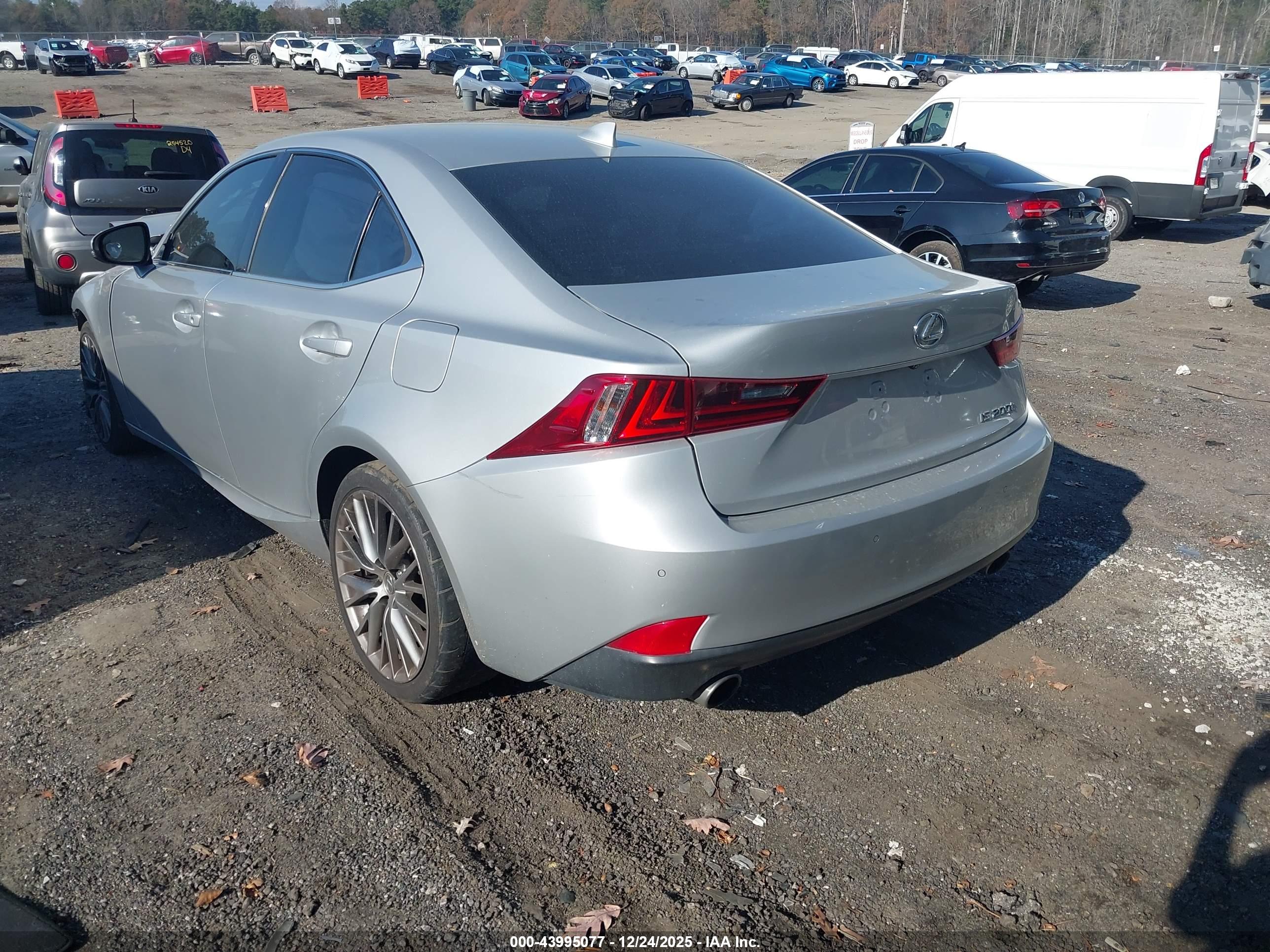 LEXUS IS image 3