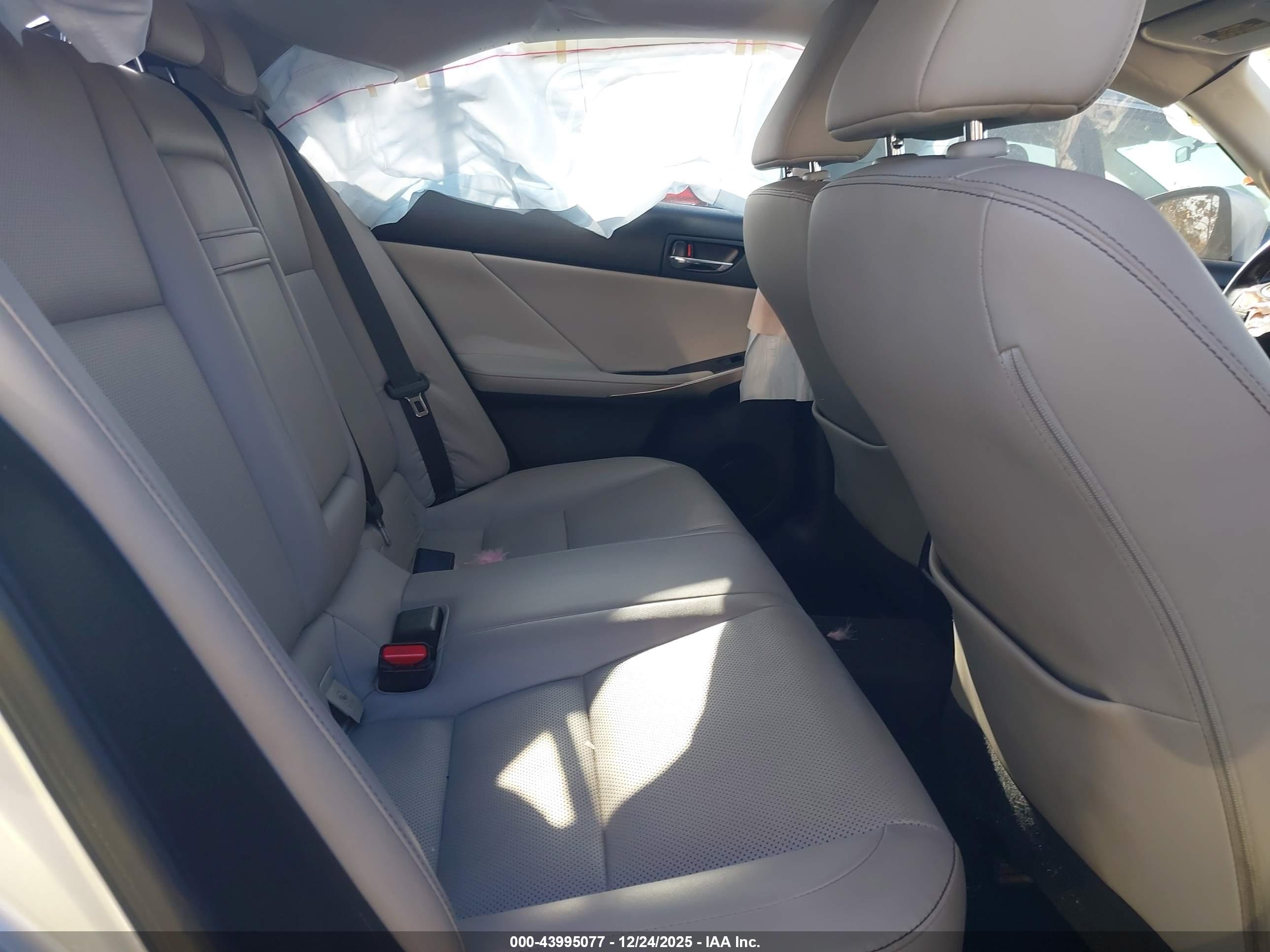 LEXUS IS image 8