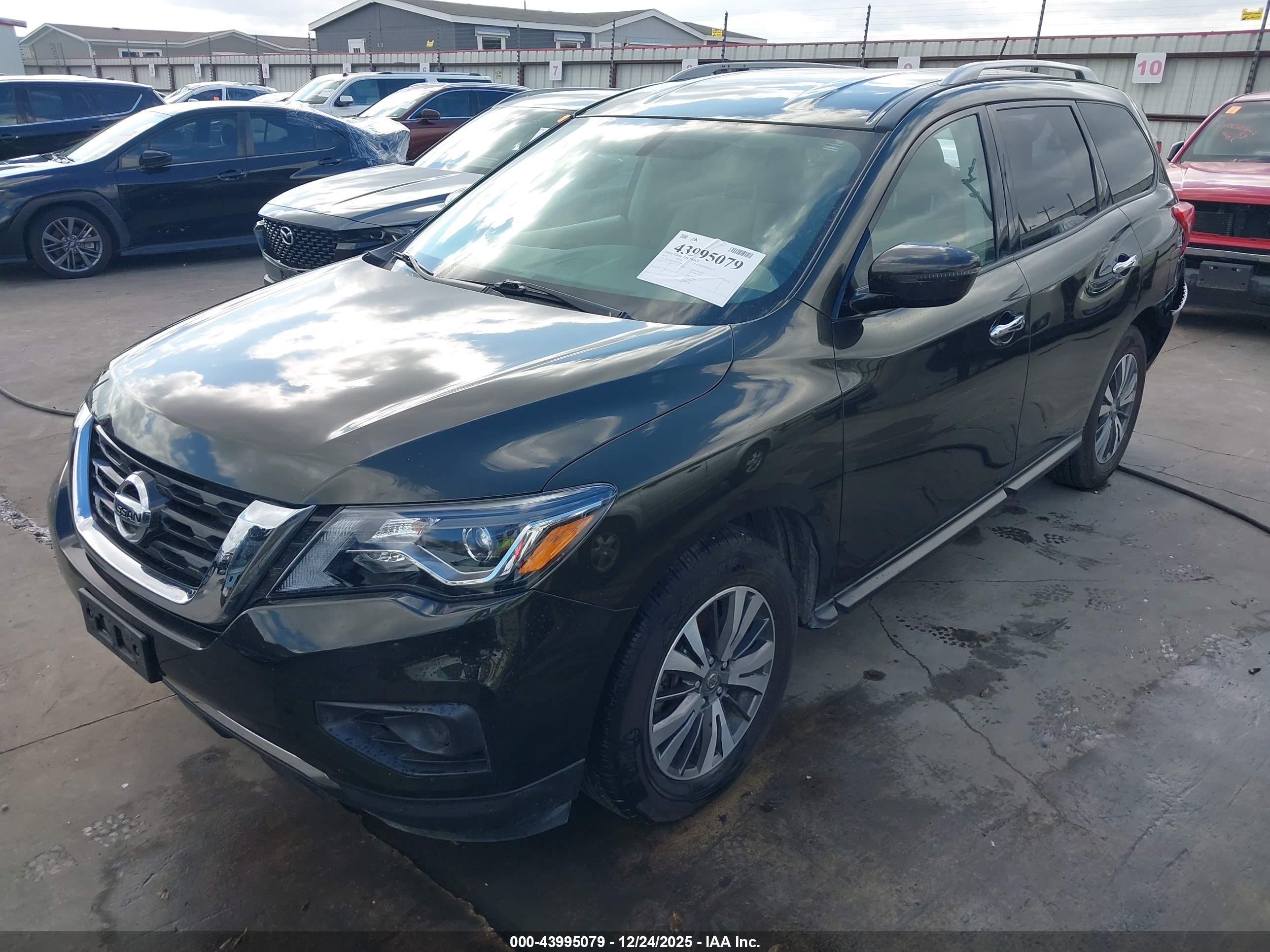NISSAN PATHFINDER image 2
