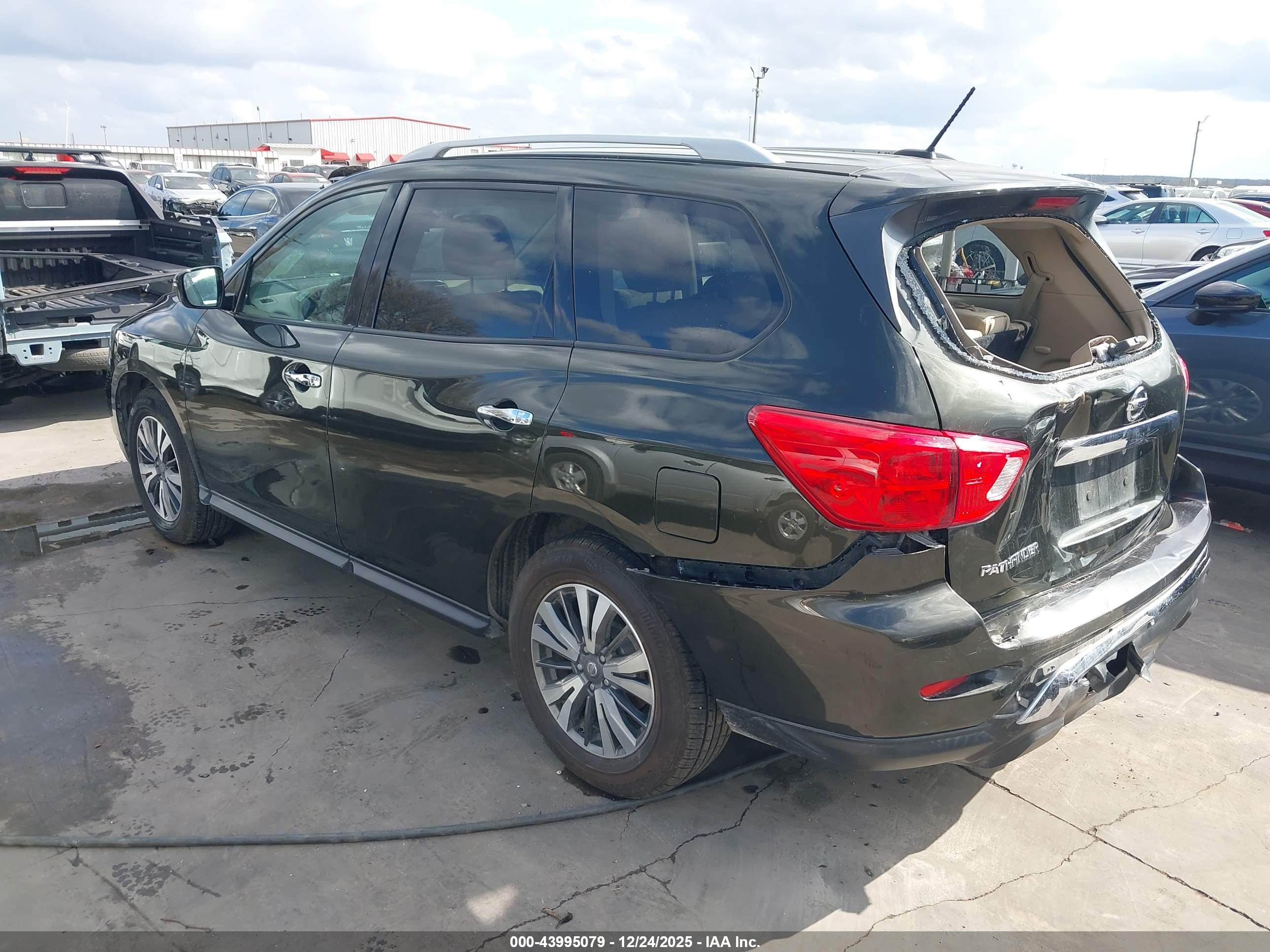 NISSAN PATHFINDER image 3