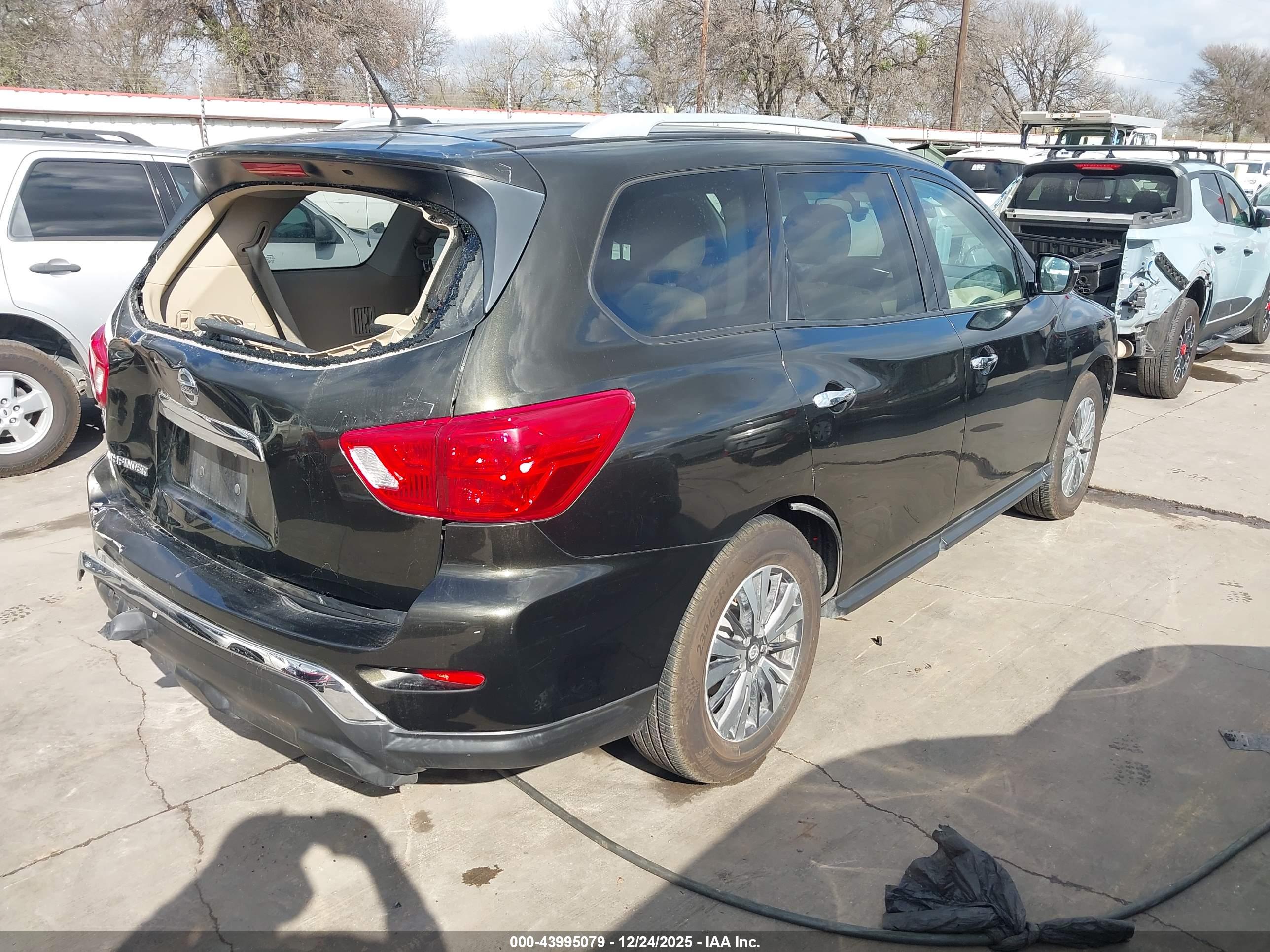 NISSAN PATHFINDER image 4