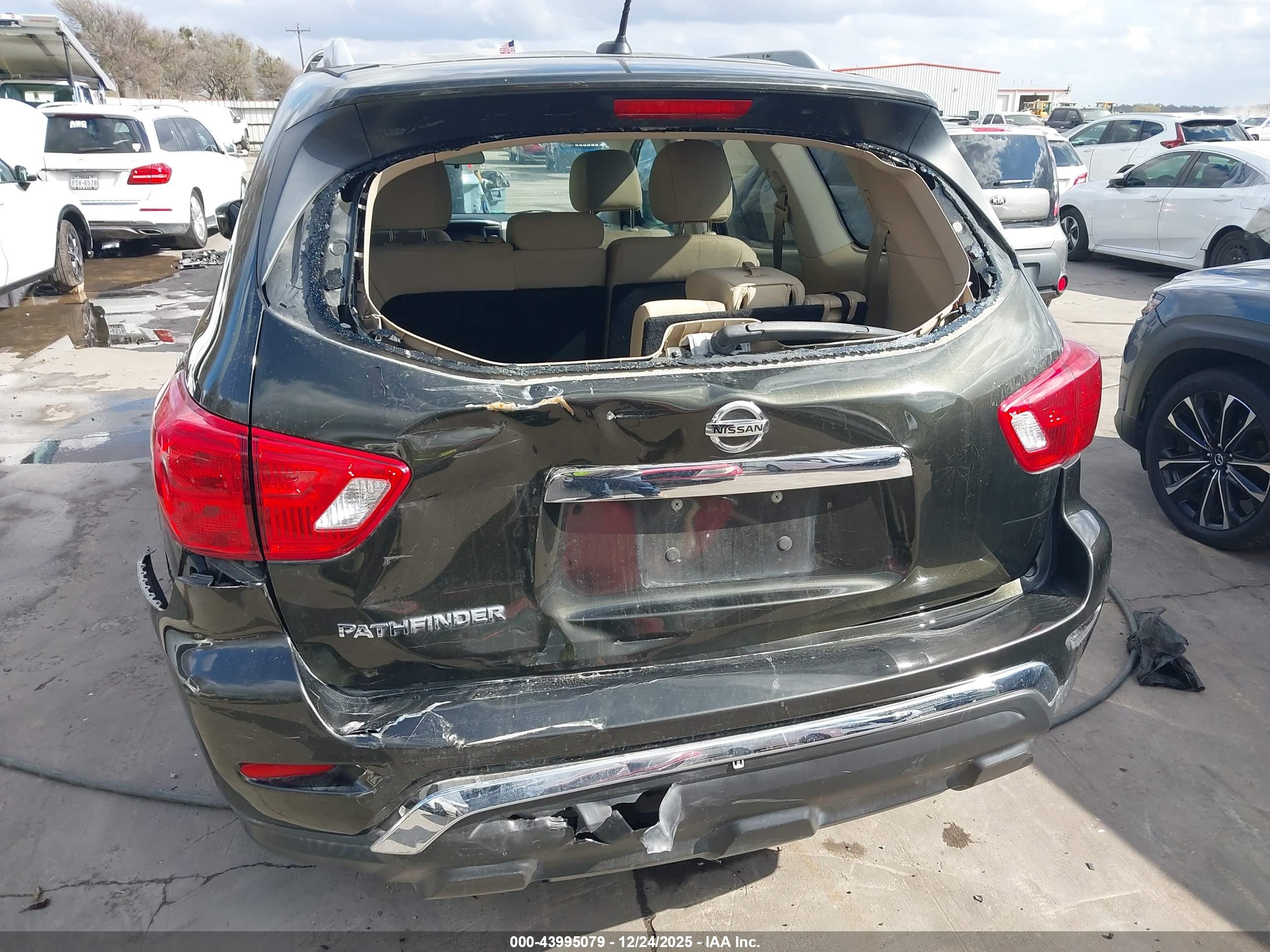 NISSAN PATHFINDER image 6