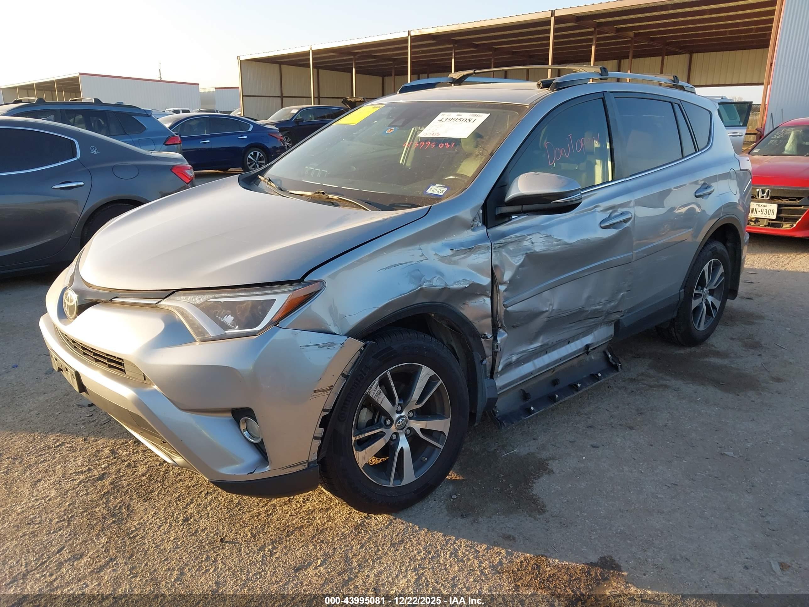 TOYOTA RAV4 image 2